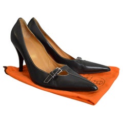 Elegantes zapatos de tacón puntiagudos de piel negra HERMÉS - Tacones altos vintage
