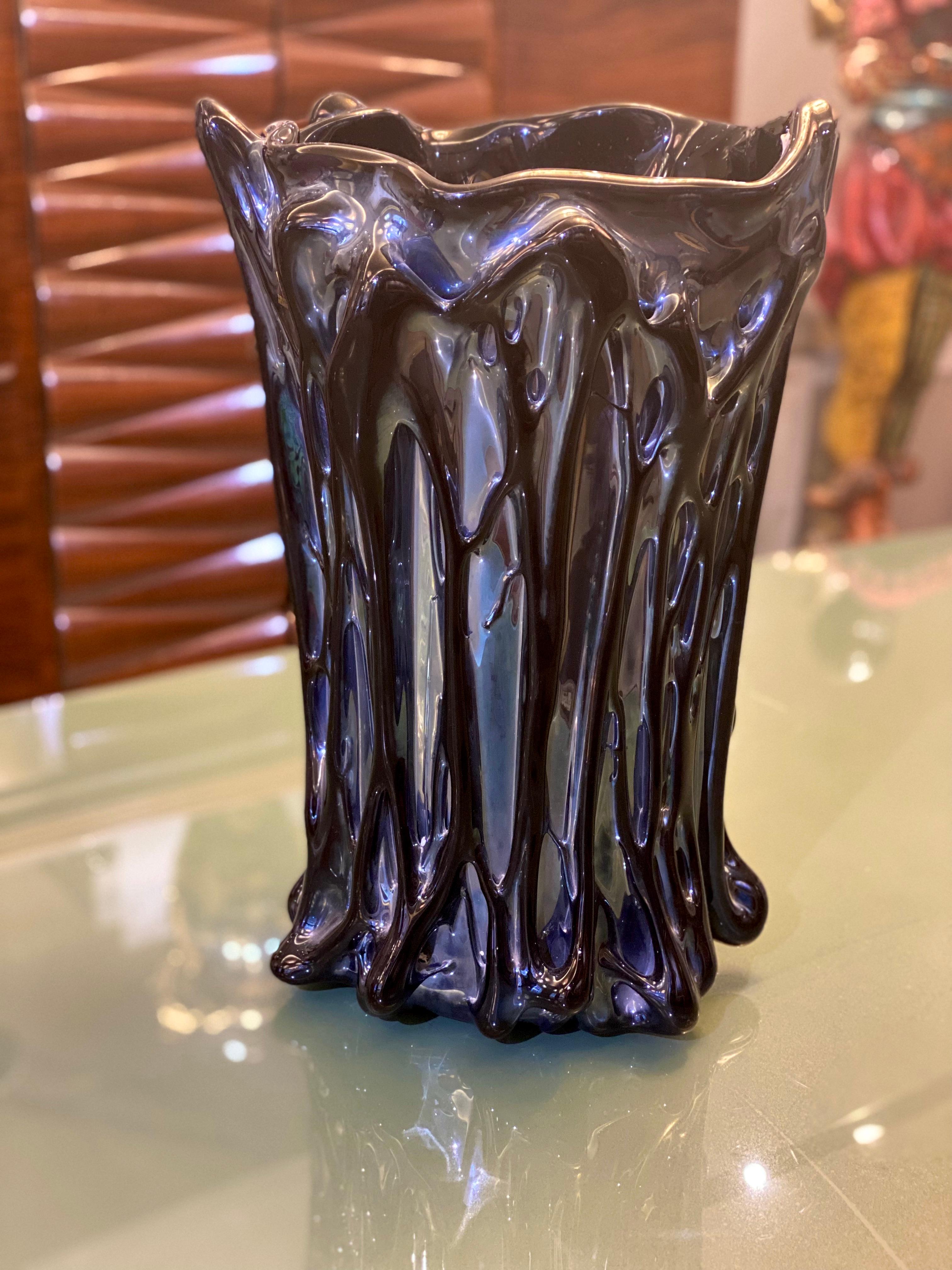 Elegant Black Iridescent Murano Glass Vase For Sale 1