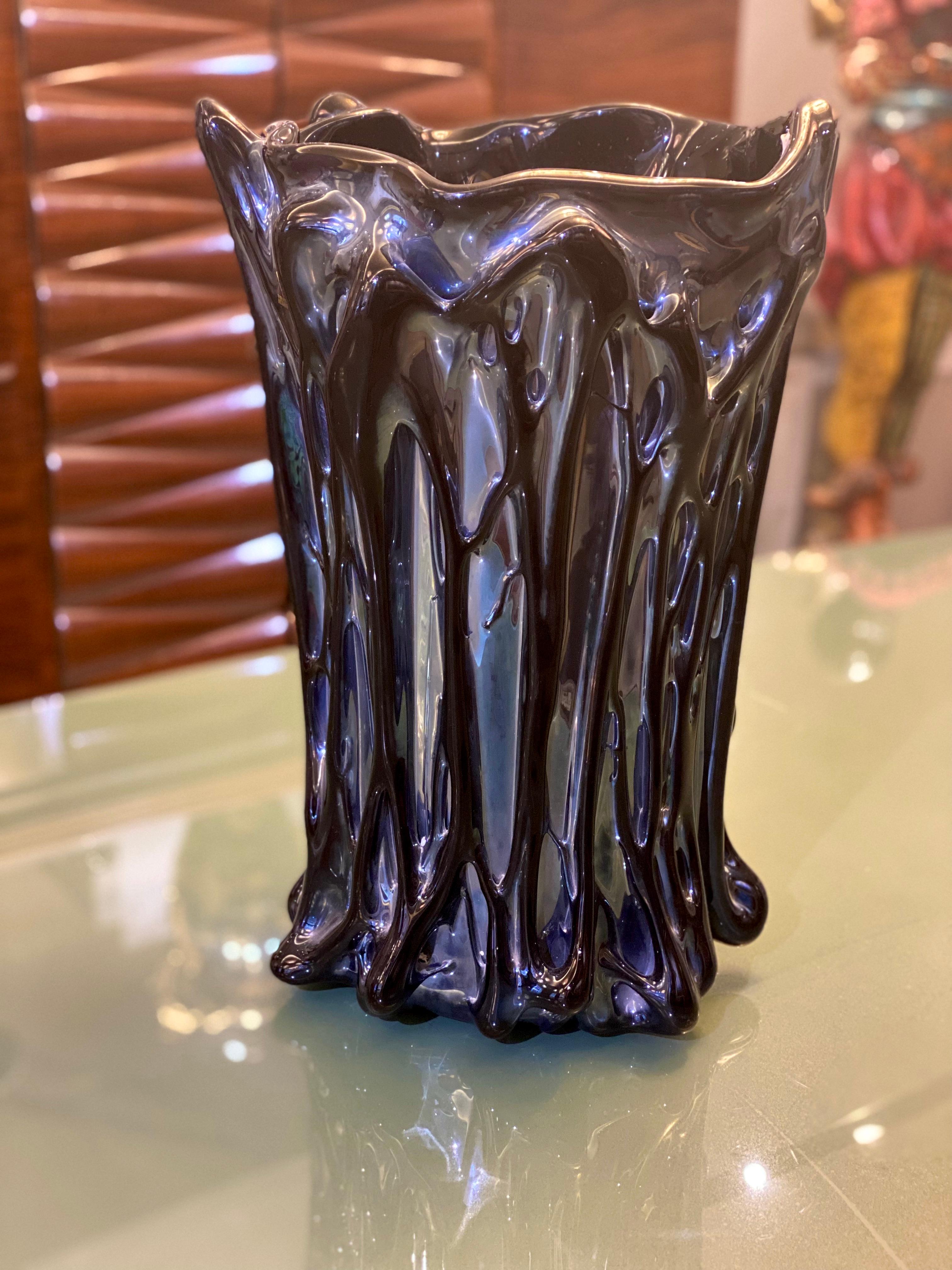 Eleganza del vaso di vetro di Murano nero iridescente in vendita 3