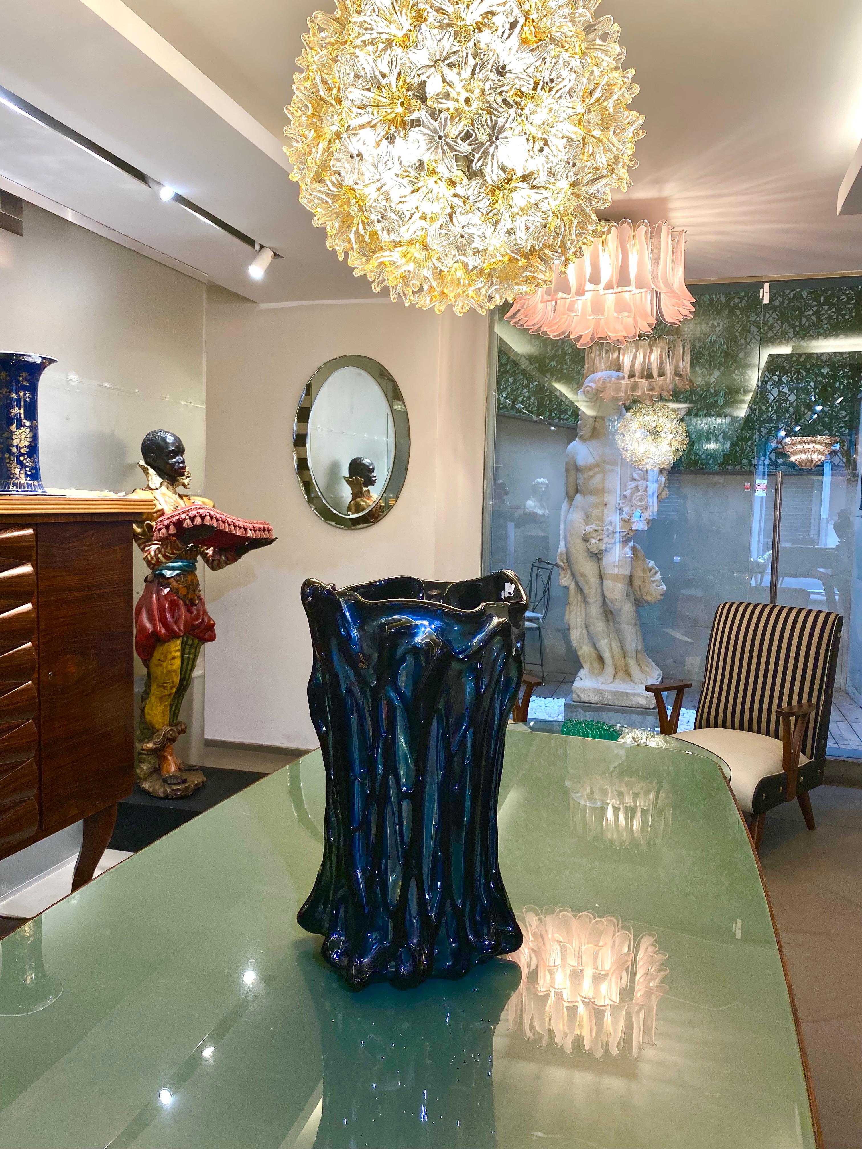 Eleganza del vaso di vetro di Murano nero iridescente in vendita 5