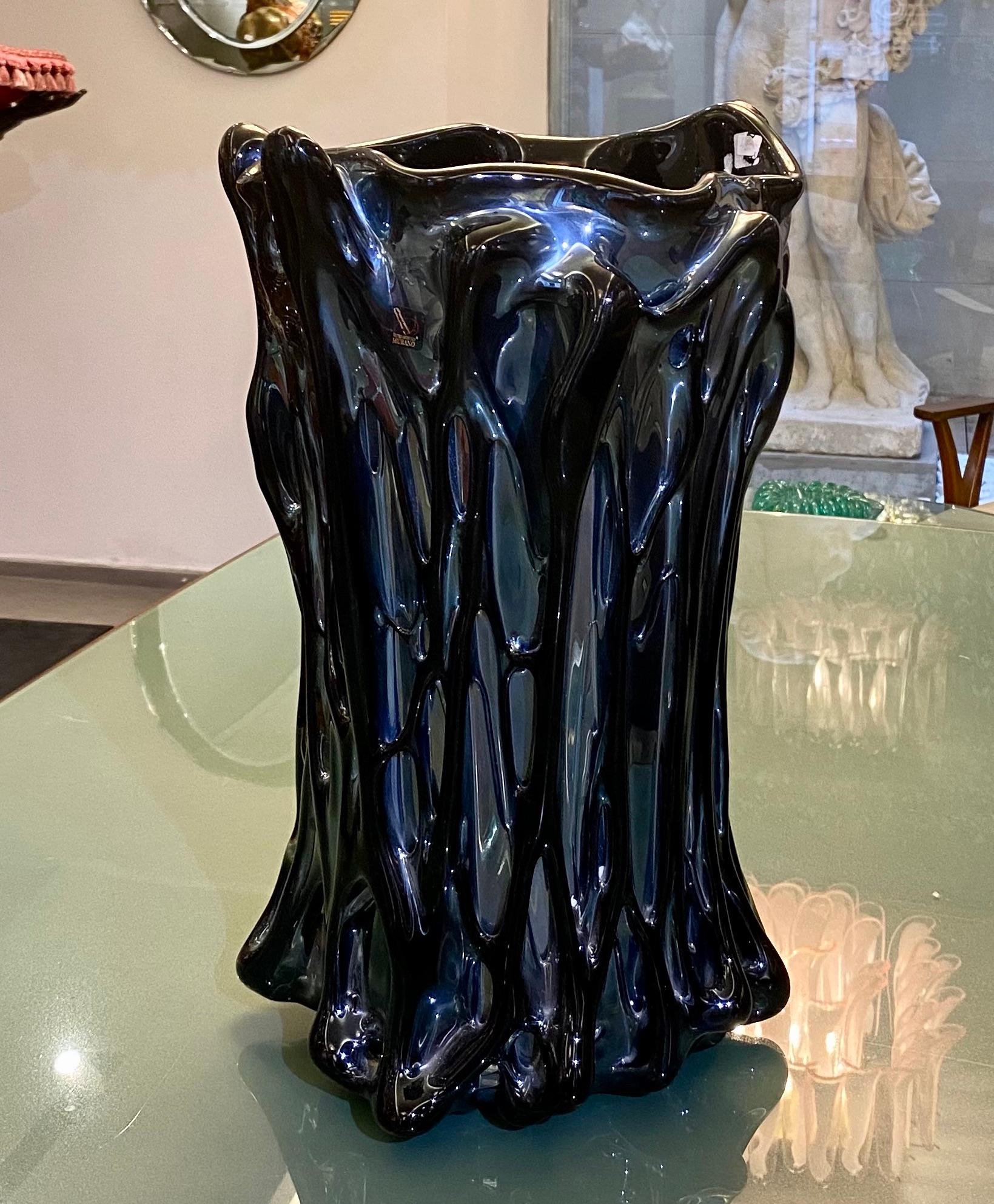 Late 20th Century Elegant Black Iridescent Murano Glass Vase For Sale