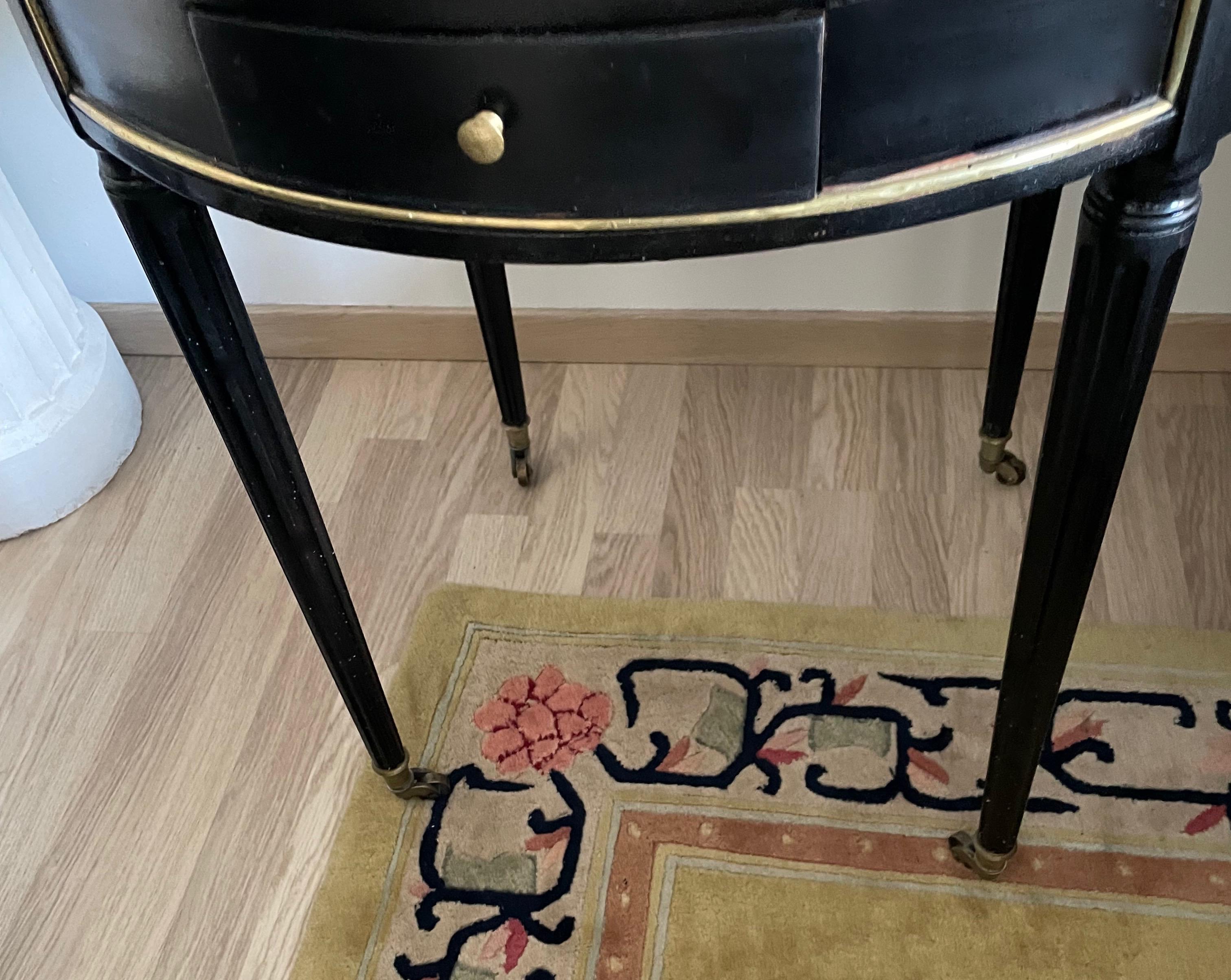 Mid-20th Century Elegant Black Lacquer and Brass Side Table by Maison Jansen, France, 1950