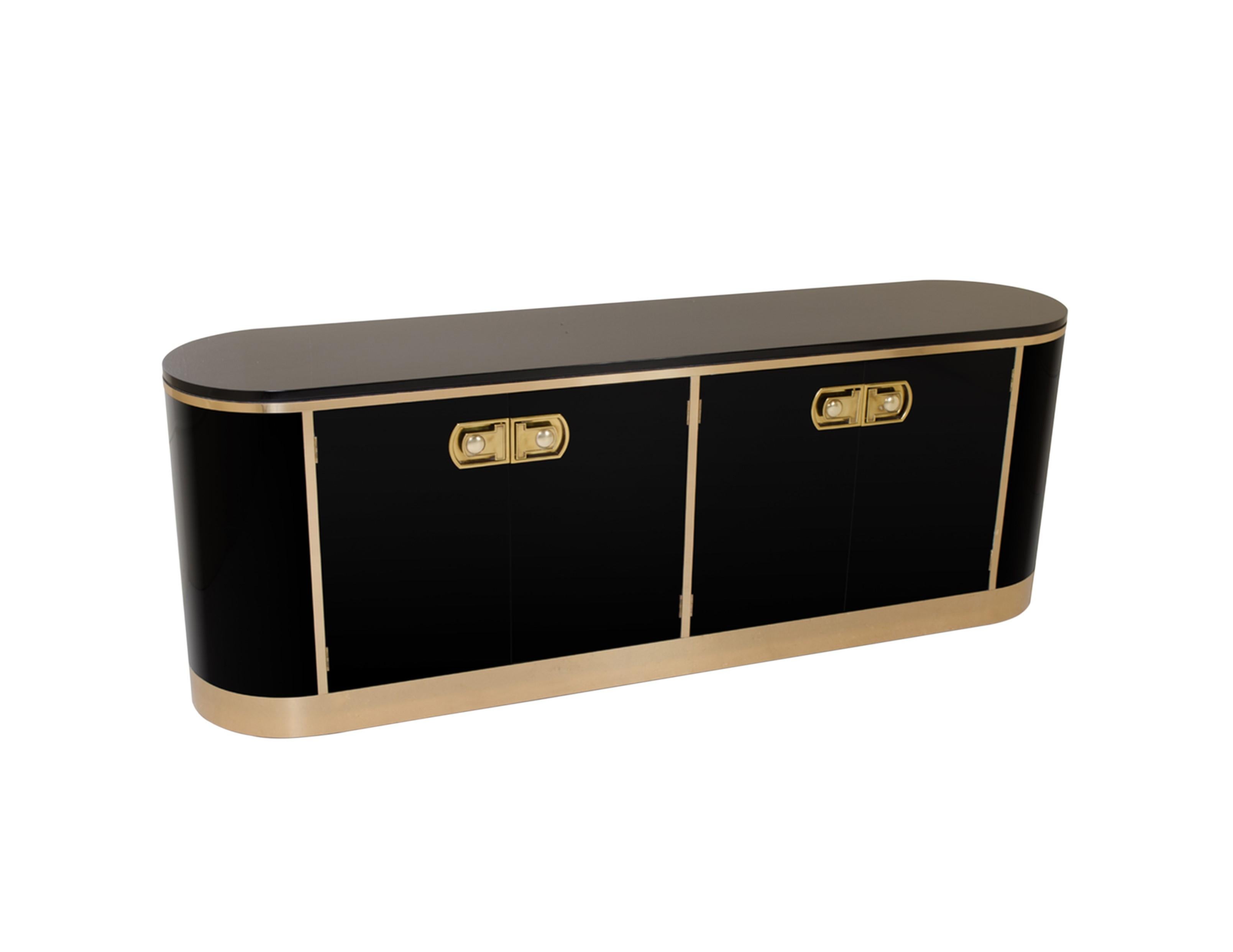 Elegantes Sideboard/Schrank aus schwarzem Lack und poliertem Messing von Mastercraft (amerikanisch) im Angebot