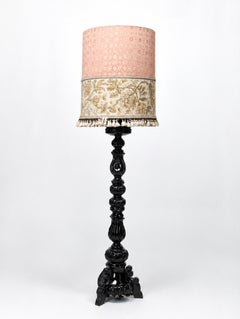 Elegante Stehlampe aus schwarzem Lack mit individuellem Textilschirm, neoklassisch
