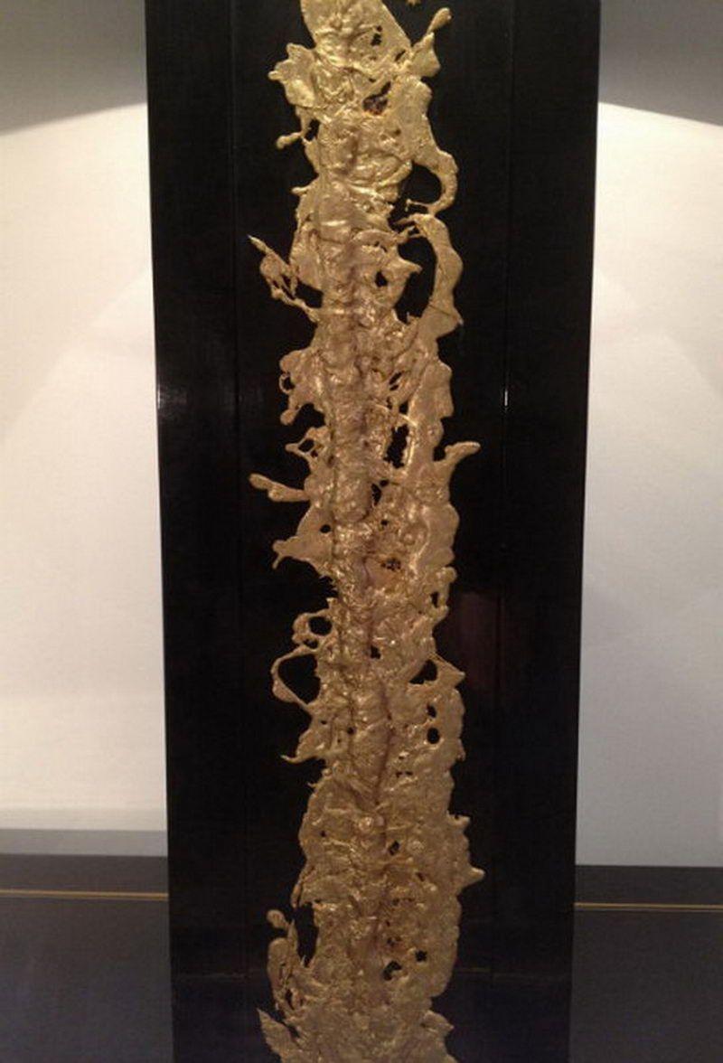 Late 20th Century Elegant Black lacquered Lamp with Decorative Bronze Element For Sale