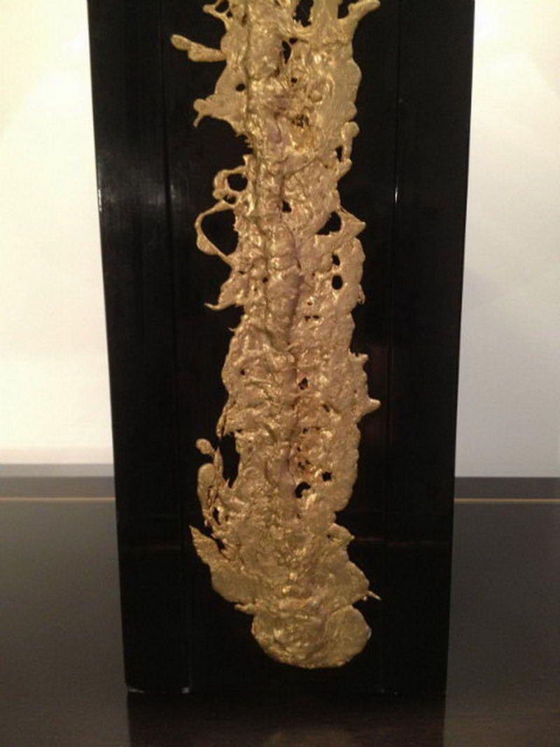 Lacquer Elegant Black lacquered Lamp with Decorative Bronze Element For Sale