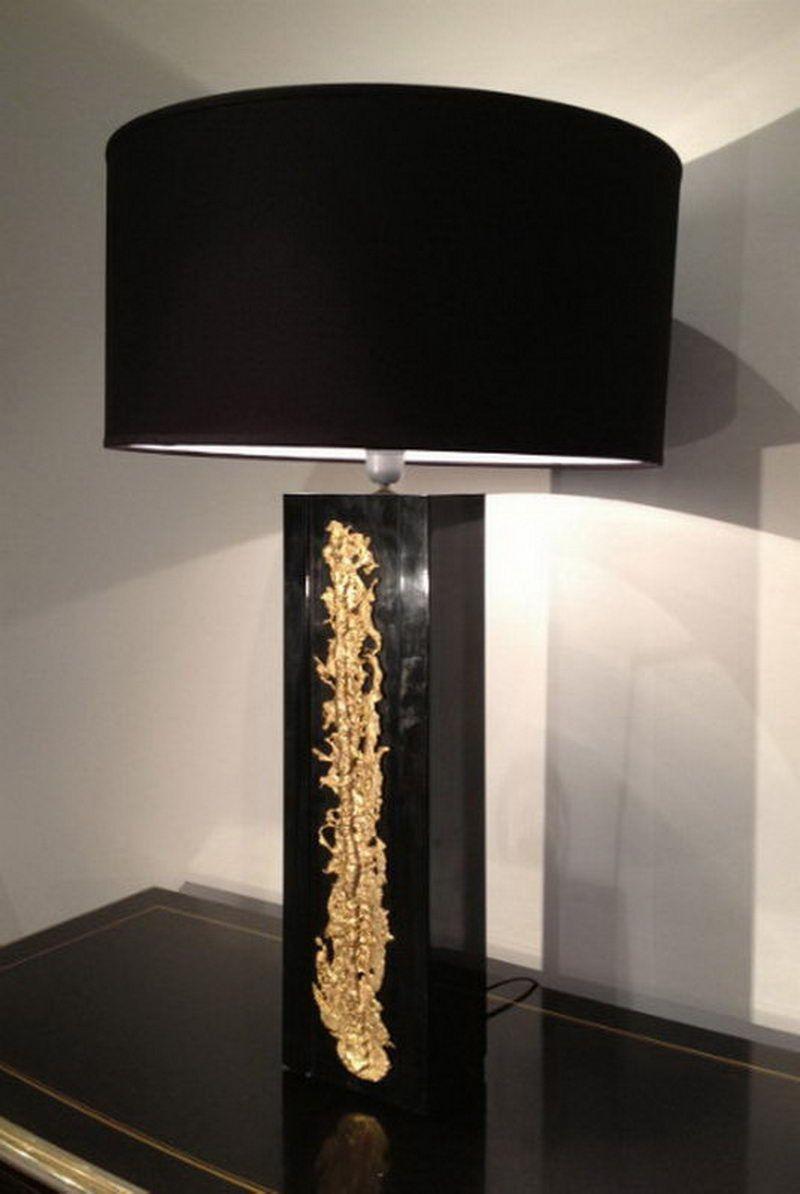 Elegant Black lacquered Lamp with Decorative Bronze Element For Sale 1