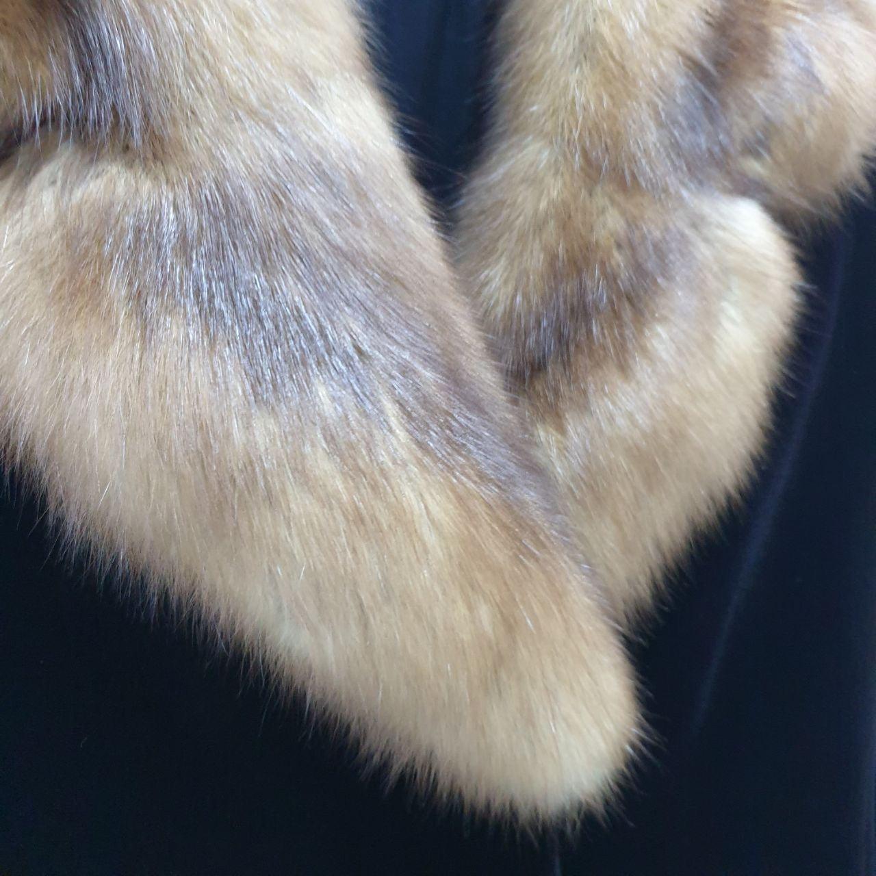 Elegant manteau de fourrure de vison noir avec col en zibeline - Taille 48 en vente 1