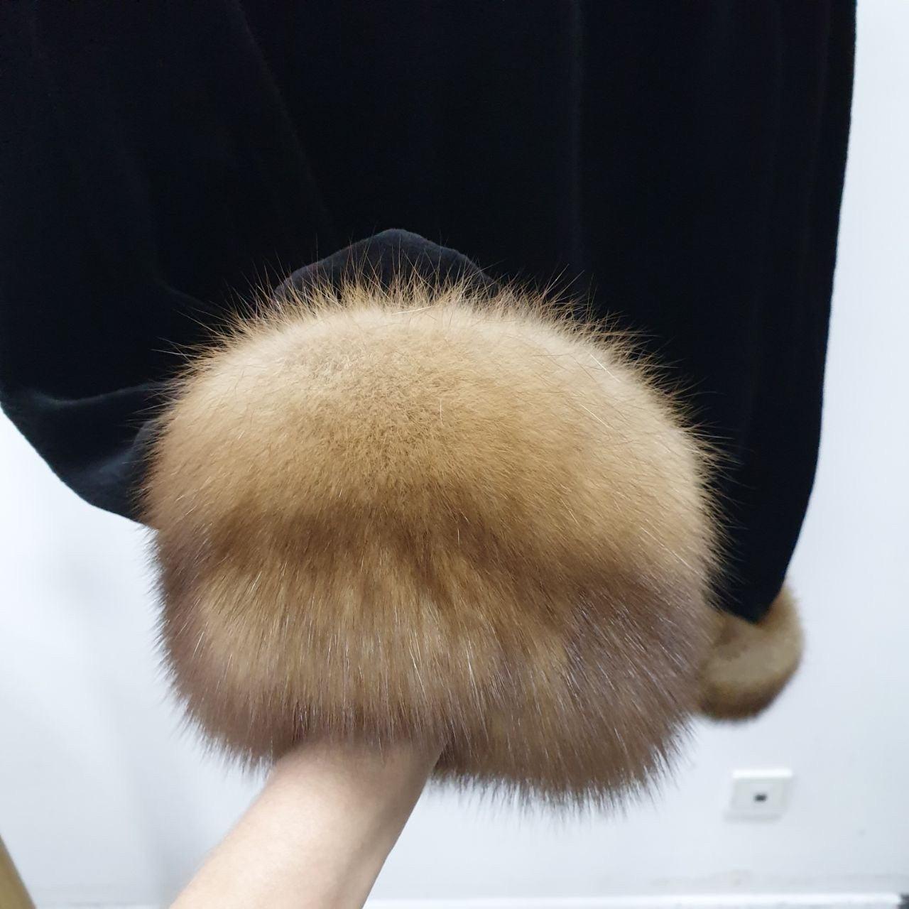 Elegant manteau de fourrure de vison noir avec col en zibeline - Taille 48 en vente 2