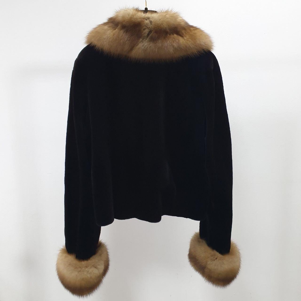 Elegant manteau de fourrure de vison noir avec col en zibeline - Taille 48 en vente 3