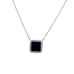 Eleganza del ciondolo con onice nero e diamanti in oro bianco 18 ct.