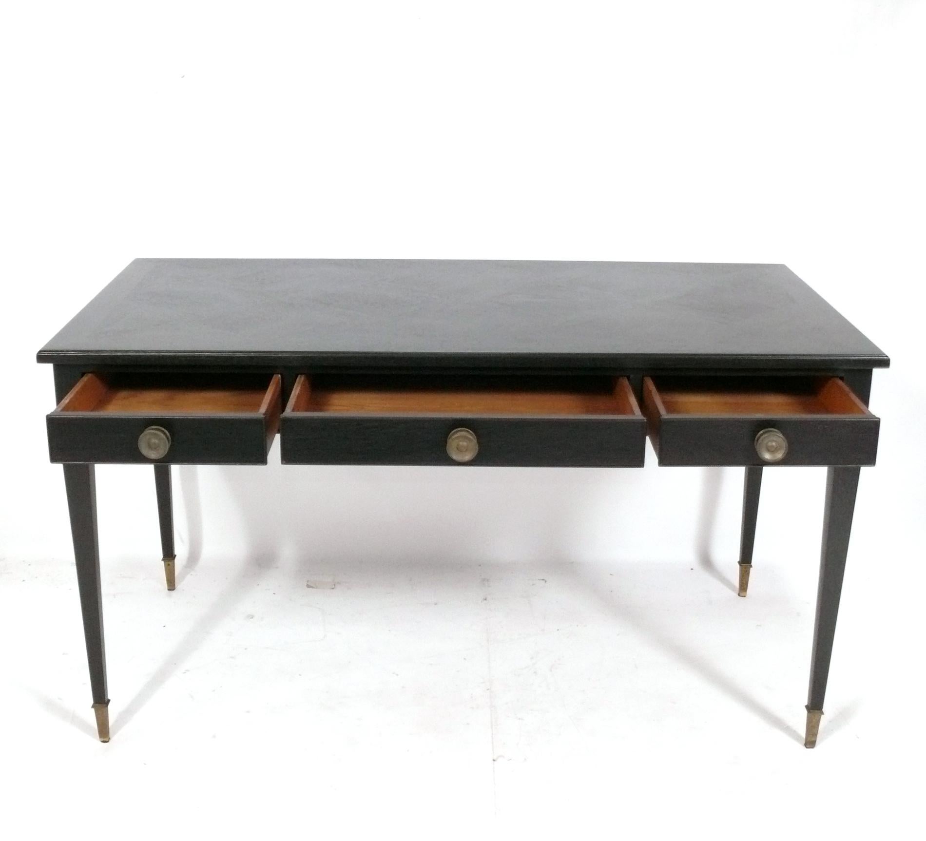 Eleganter schwarz gebeizter Bureau-Teller oder Schreibtisch im französischen Stil von Kittinger (Regency) im Angebot