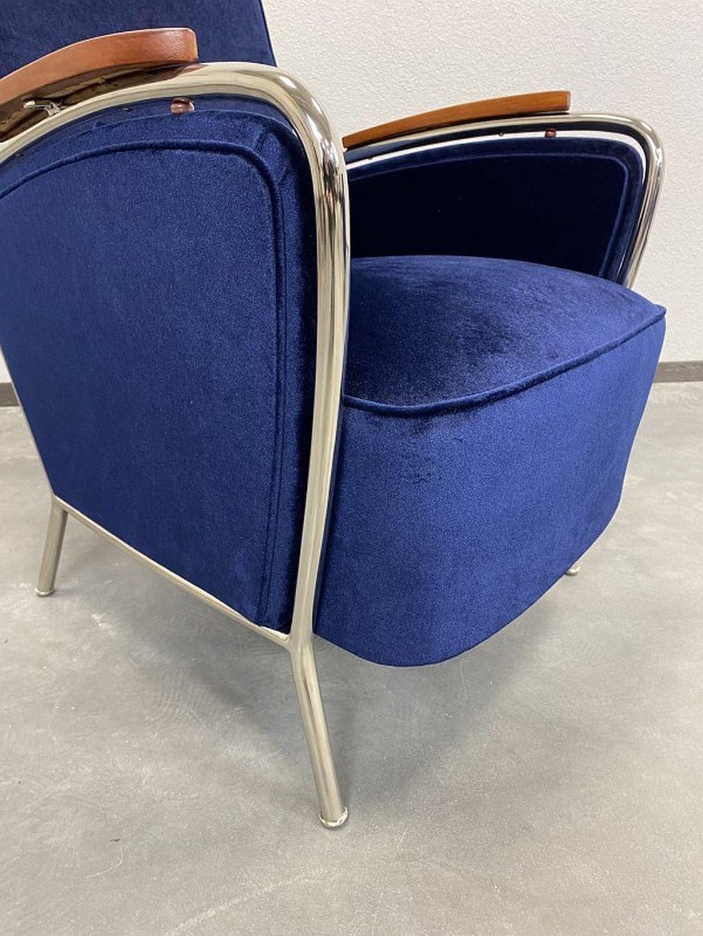 Ungherese Poltrone eleganti blu cromate Jozsef Peresztegi in vendita