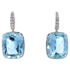 Elegantes pendientes de piedras preciosas azules
