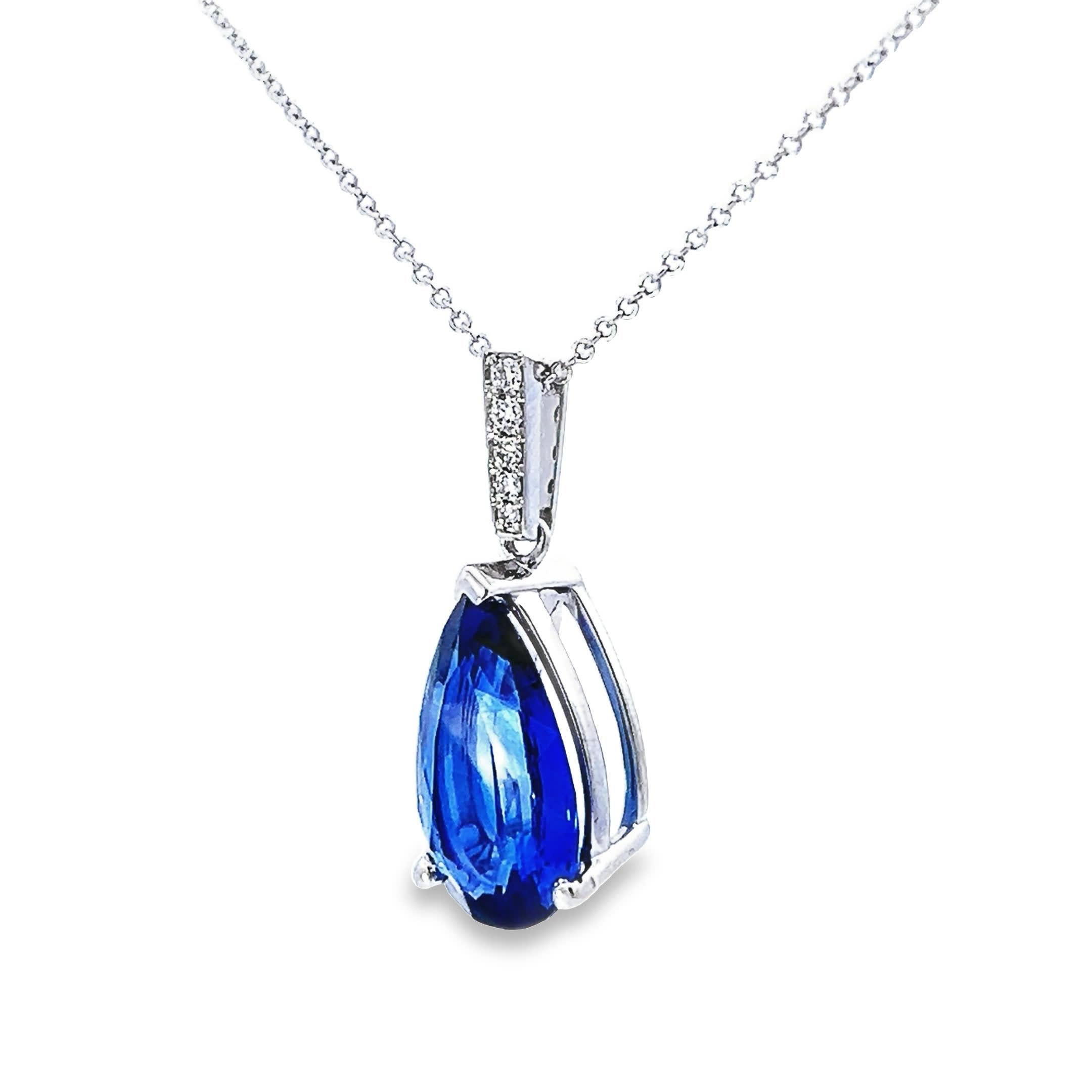 Elegante ciondolo con gemma blu In condizioni Nuovo in vendita a Great Neck Plaza, NY
