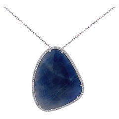 Elegante ciondolo con gemma blu