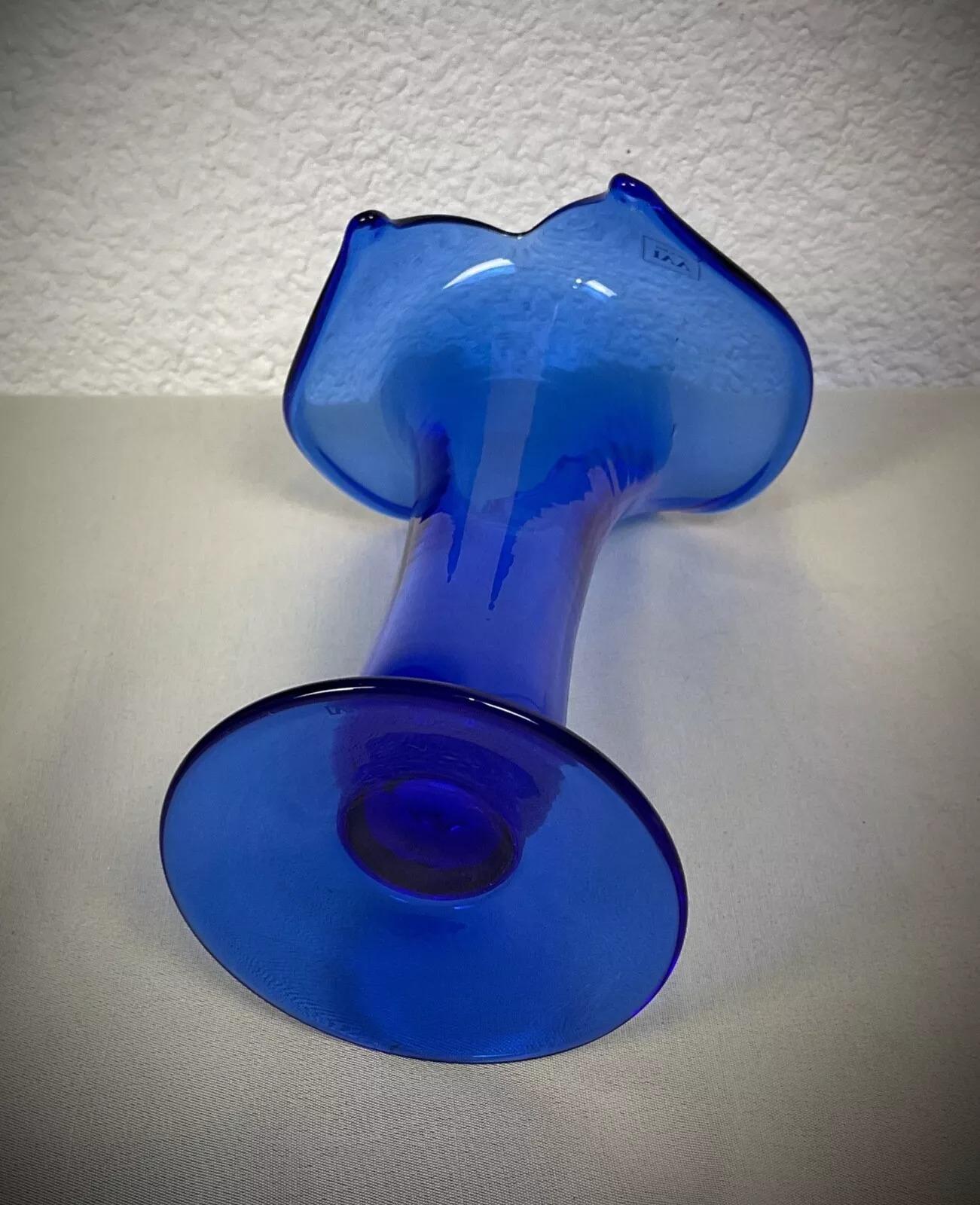 Elegant Blue Glass Vase by IVV – Made in Italy - 2Y464 In Fair Condition For Sale In Bordeaux, FR