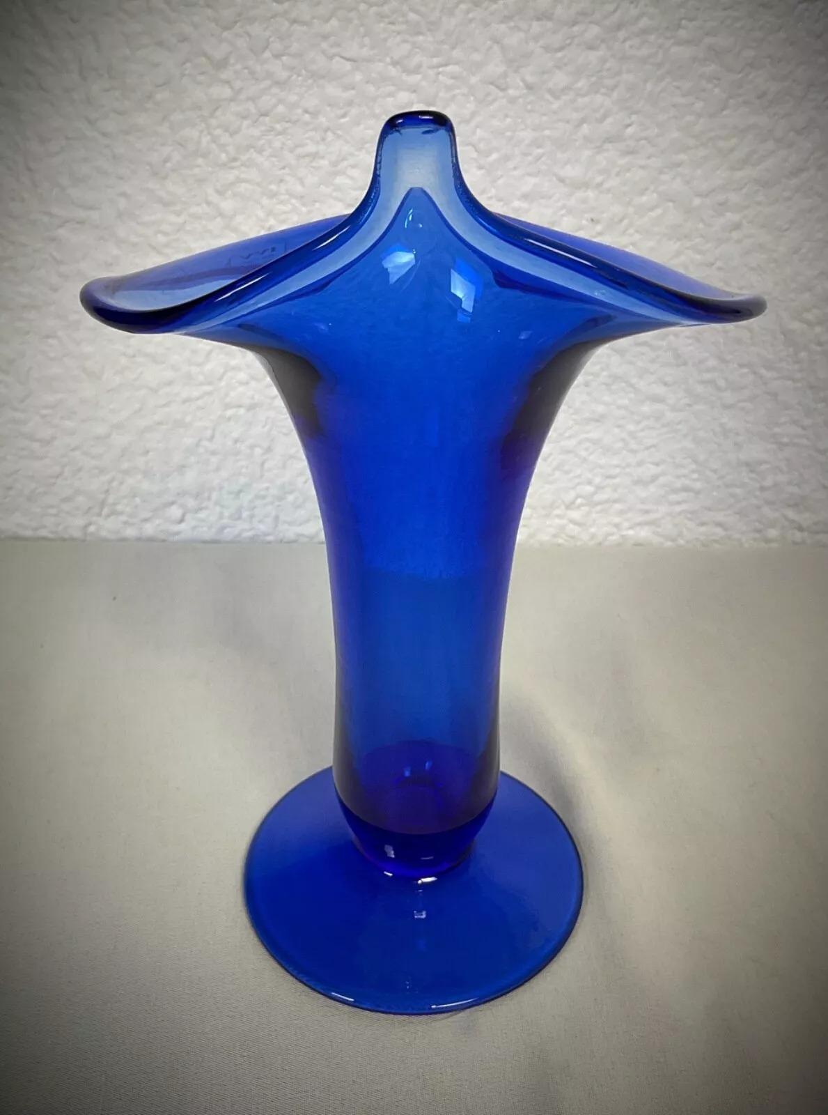 20th Century Elegant Blue Glass Vase by IVV – Made in Italy - 2Y464 For Sale