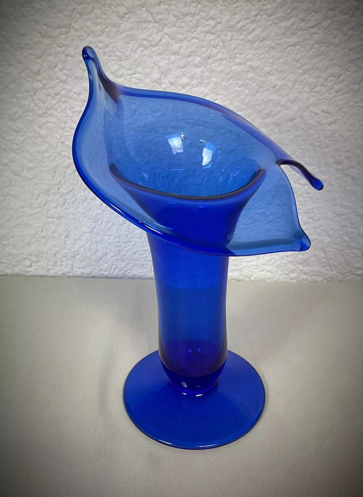 Elegant Blue Glass Vase by IVV – Made in Italy - 2Y464 For Sale 1