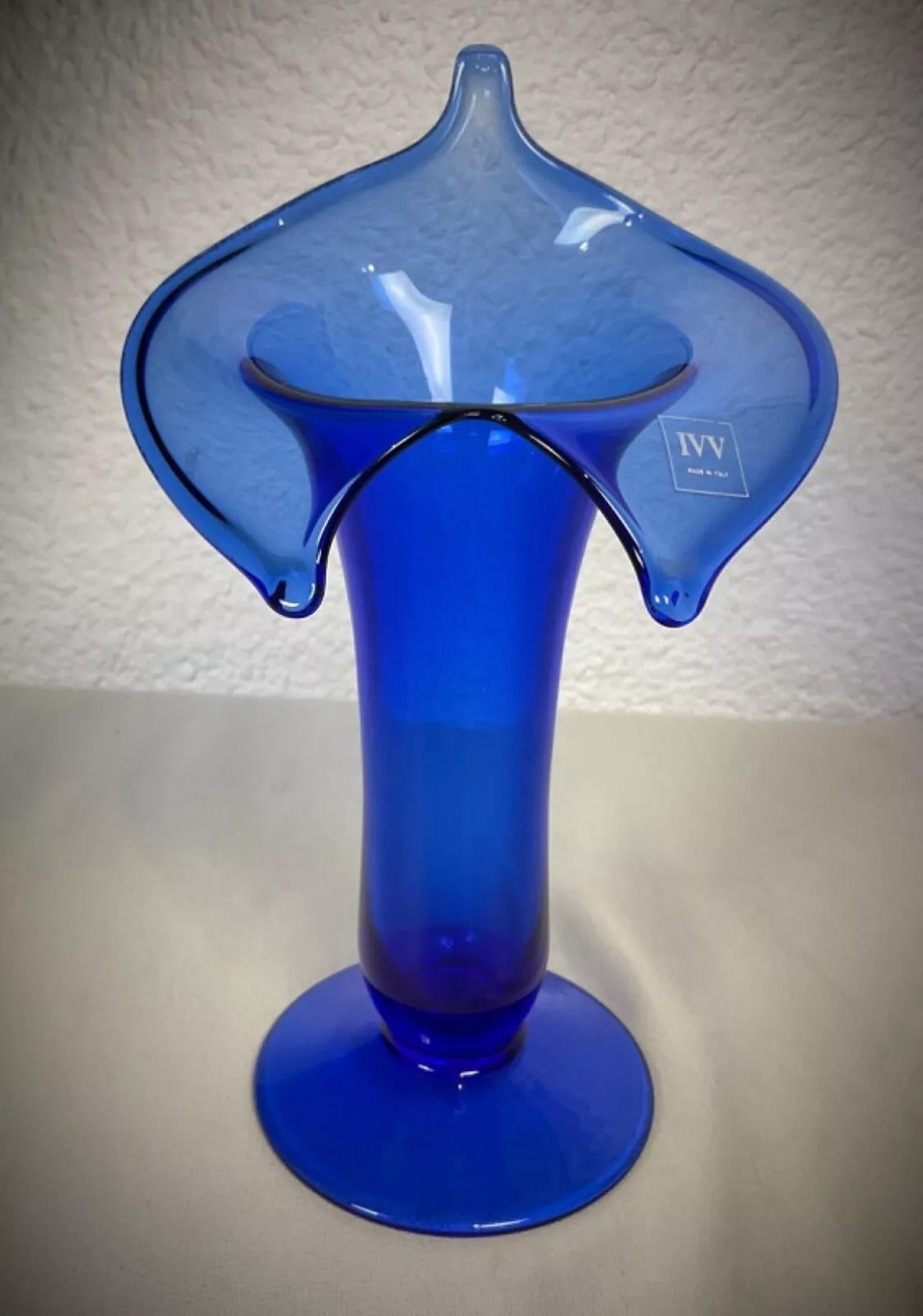 Elegant Blue Glass Vase by IVV – Made in Italy - 2Y464 For Sale 2