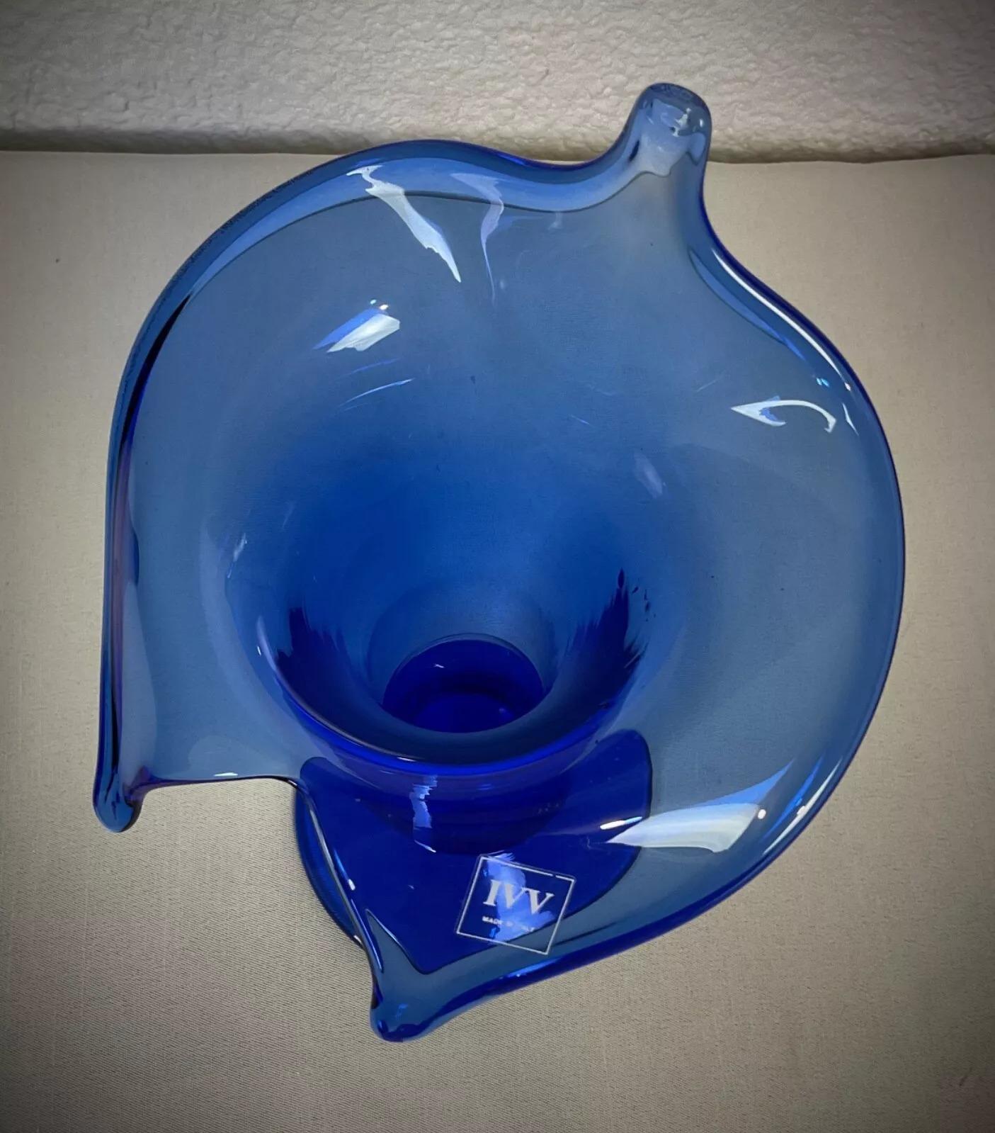 Elegant Blue Glass Vase by IVV – Made in Italy - 2Y464 For Sale 3