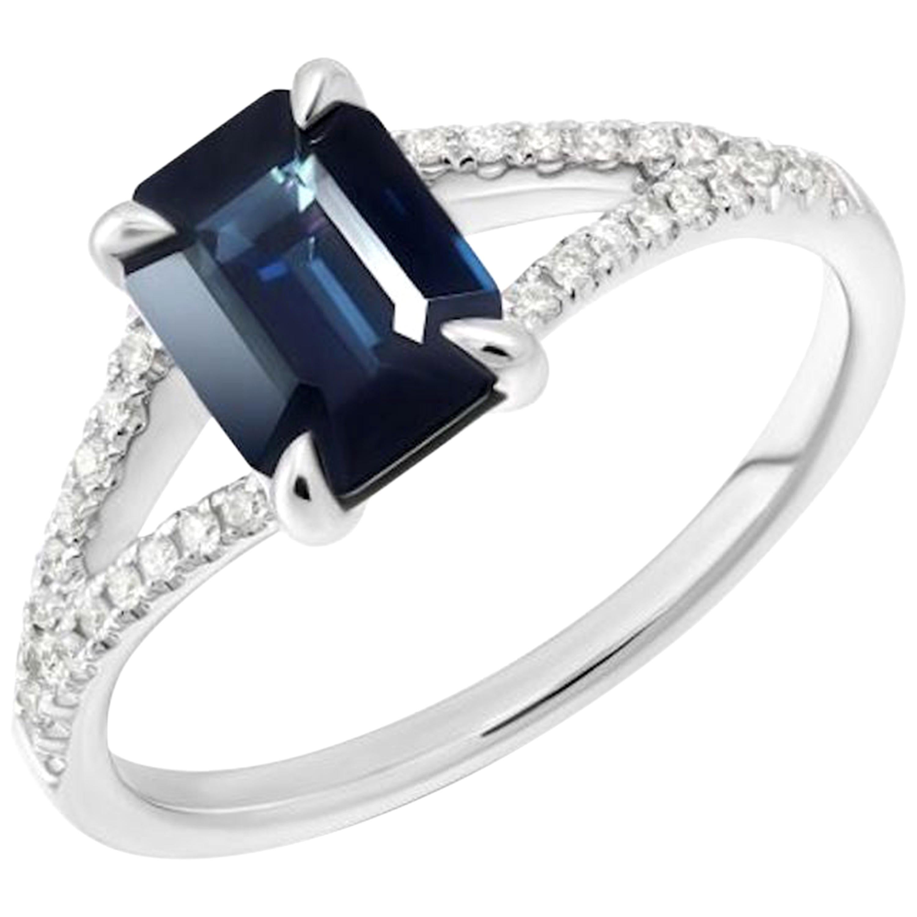 Für sie ein Ring aus Weißgold mit blauem Saphir und weißem Diamant