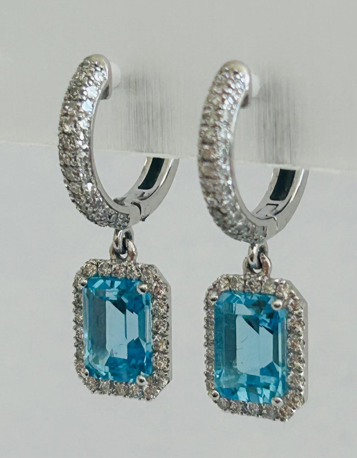 Contemporaneo Eleganza degli orecchini a goccia con topazio blu e diamanti in vendita