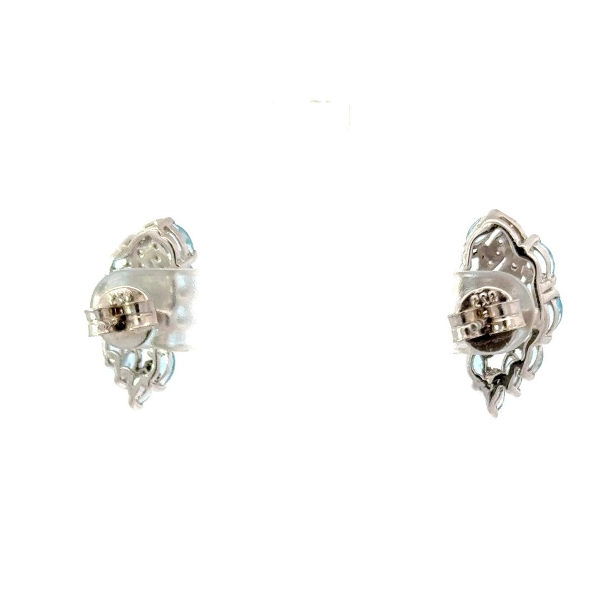 Elegant Blue Topaz Gemstone Flower Studs Earring for Women Set in Silver For Mom en vente 5