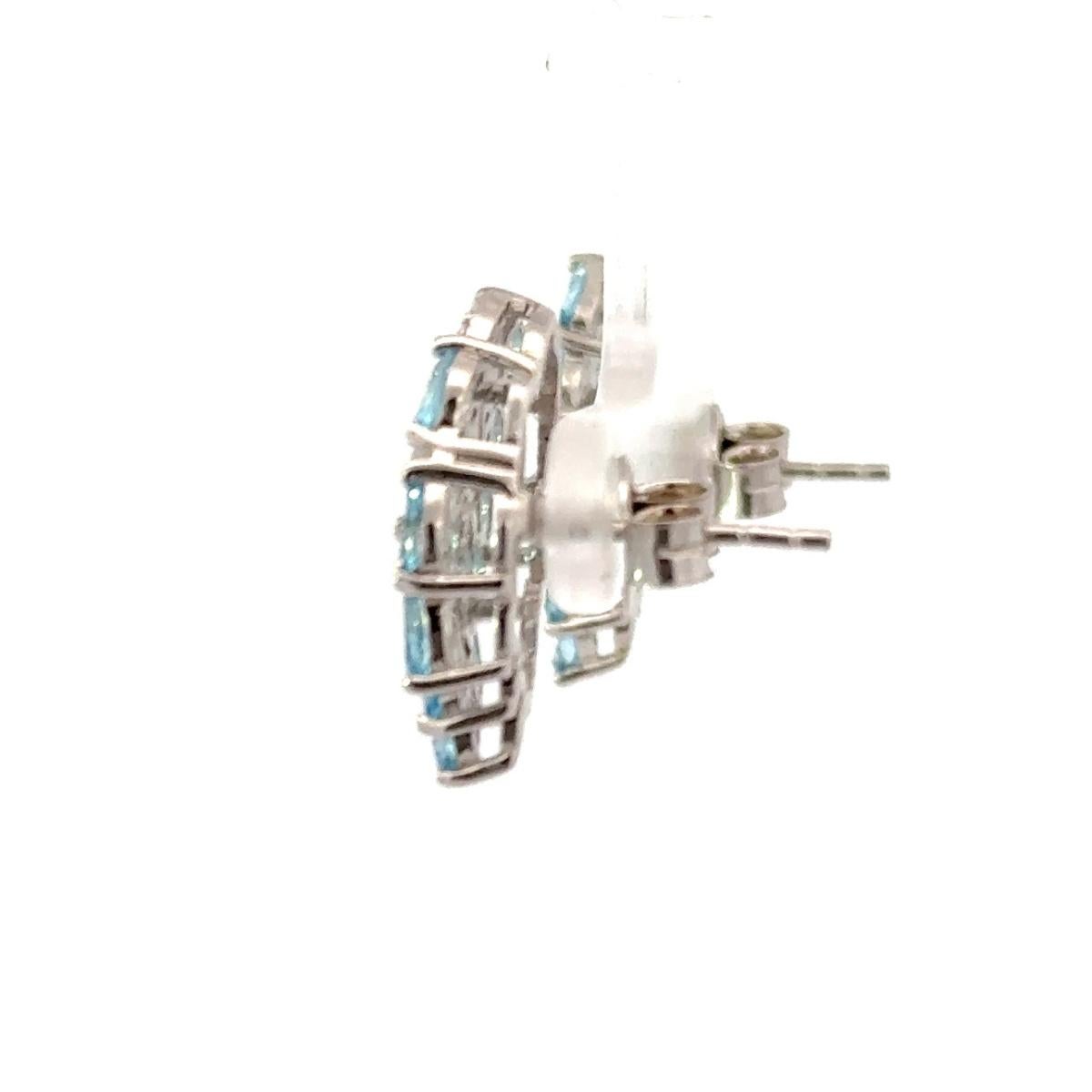 Elegant Blue Topaz Gemstone Flower Studs Earring for Women Set in Silver For Mom en vente 3