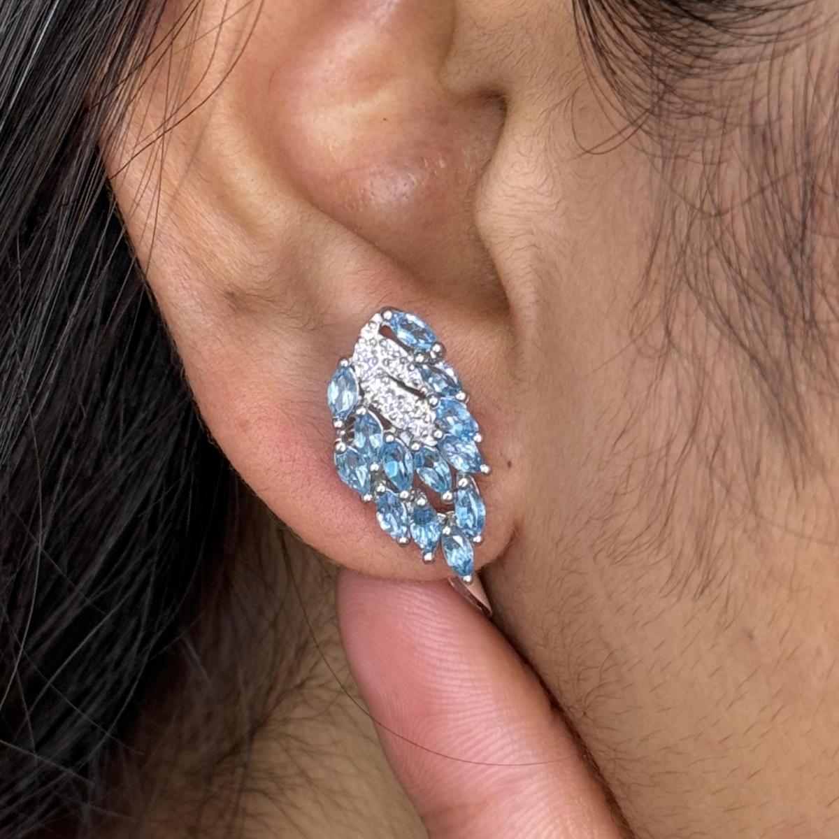 Taglio marquise Eleganza di un orecchino con fiore di topazio blu da donna in argento per la mamma in vendita