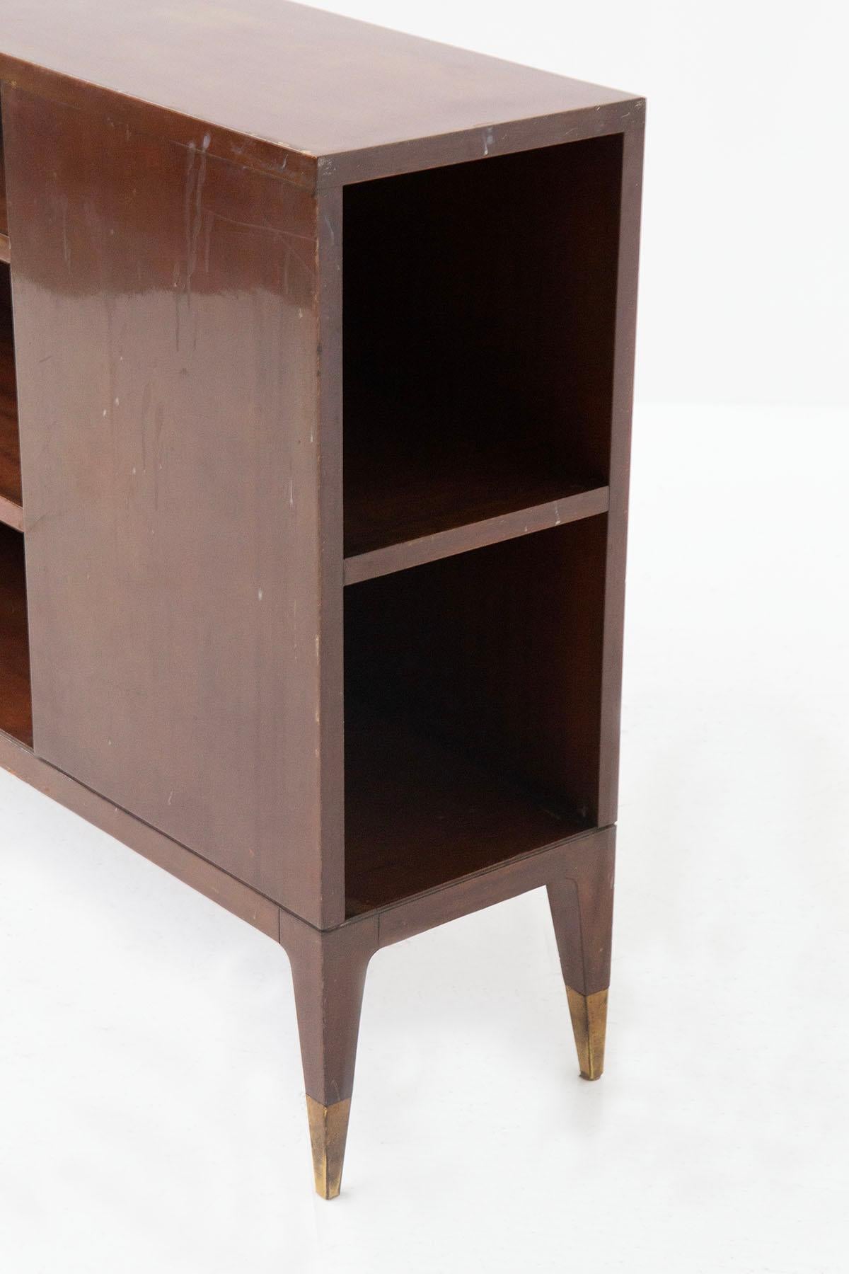 Elegant Bookcase Cabinet Attributed to Gio Ponti In Good Condition In Milano, IT