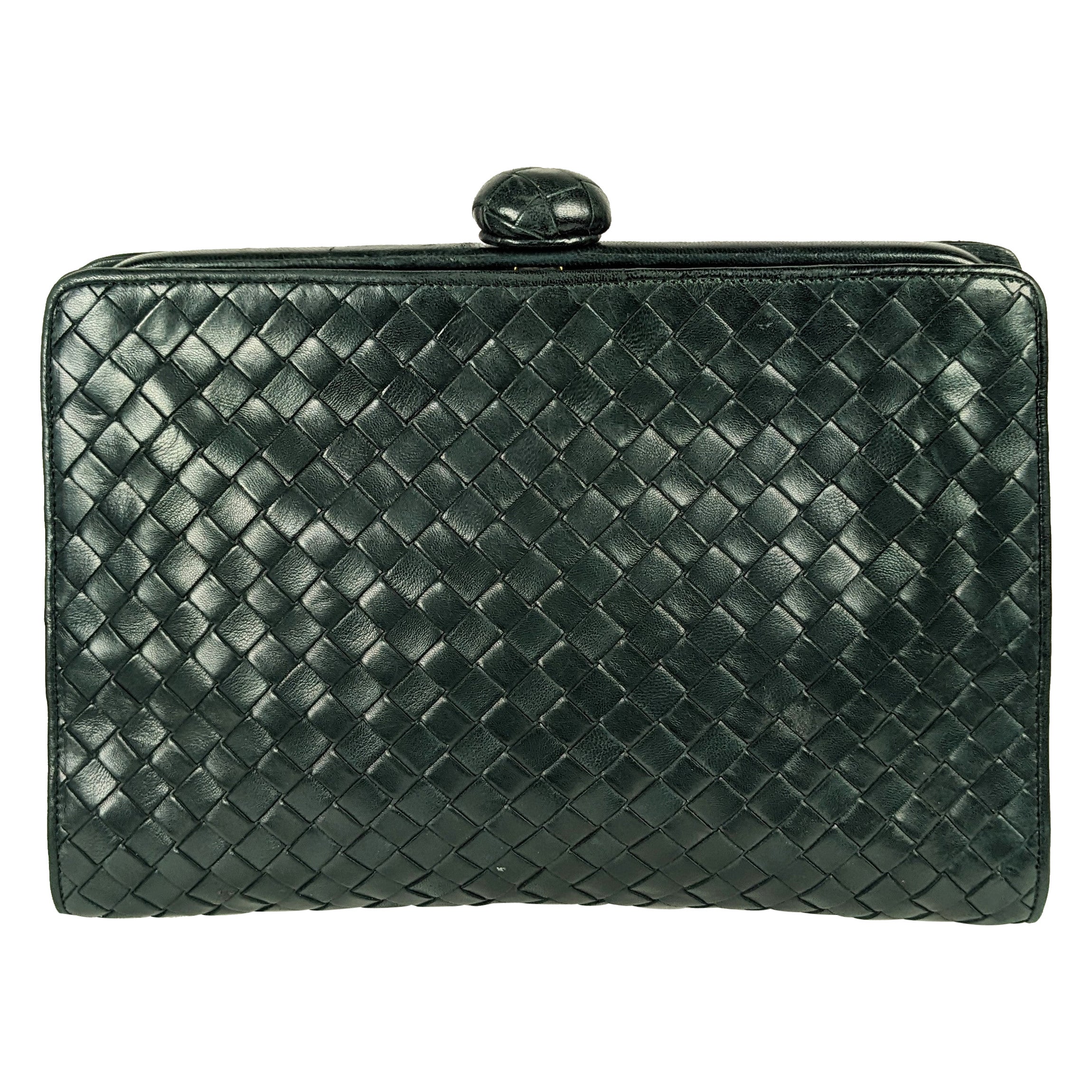 Elegant Bottega Veneta Intrecciato Forest Green Clutch