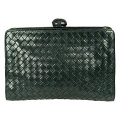 Elegant Bottega Veneta Intrecciato Forest Green Clutch