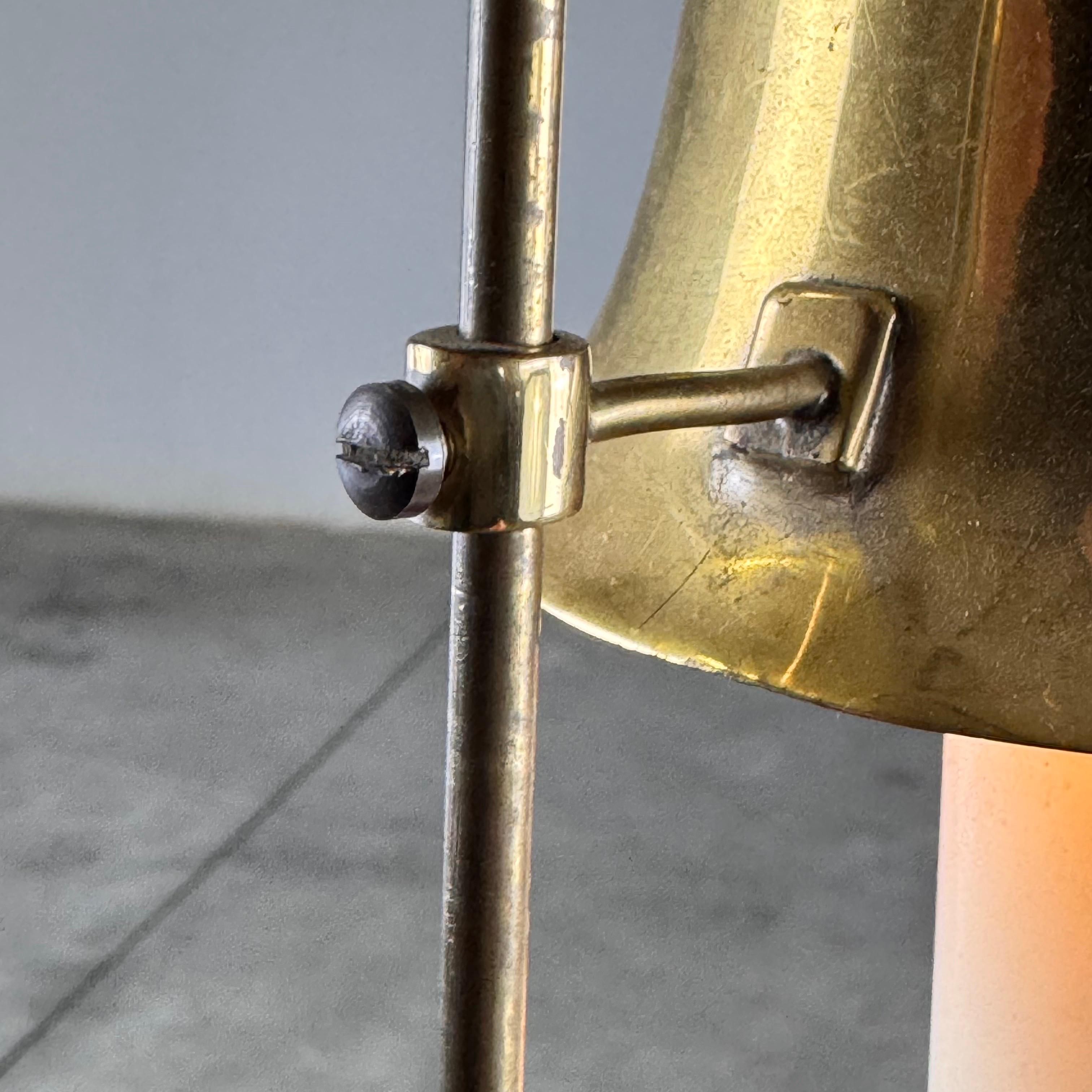 Elegant Bouillotte Table Lamp in Brass with Adjustable Shade, Italy, 1940s For Sale 6