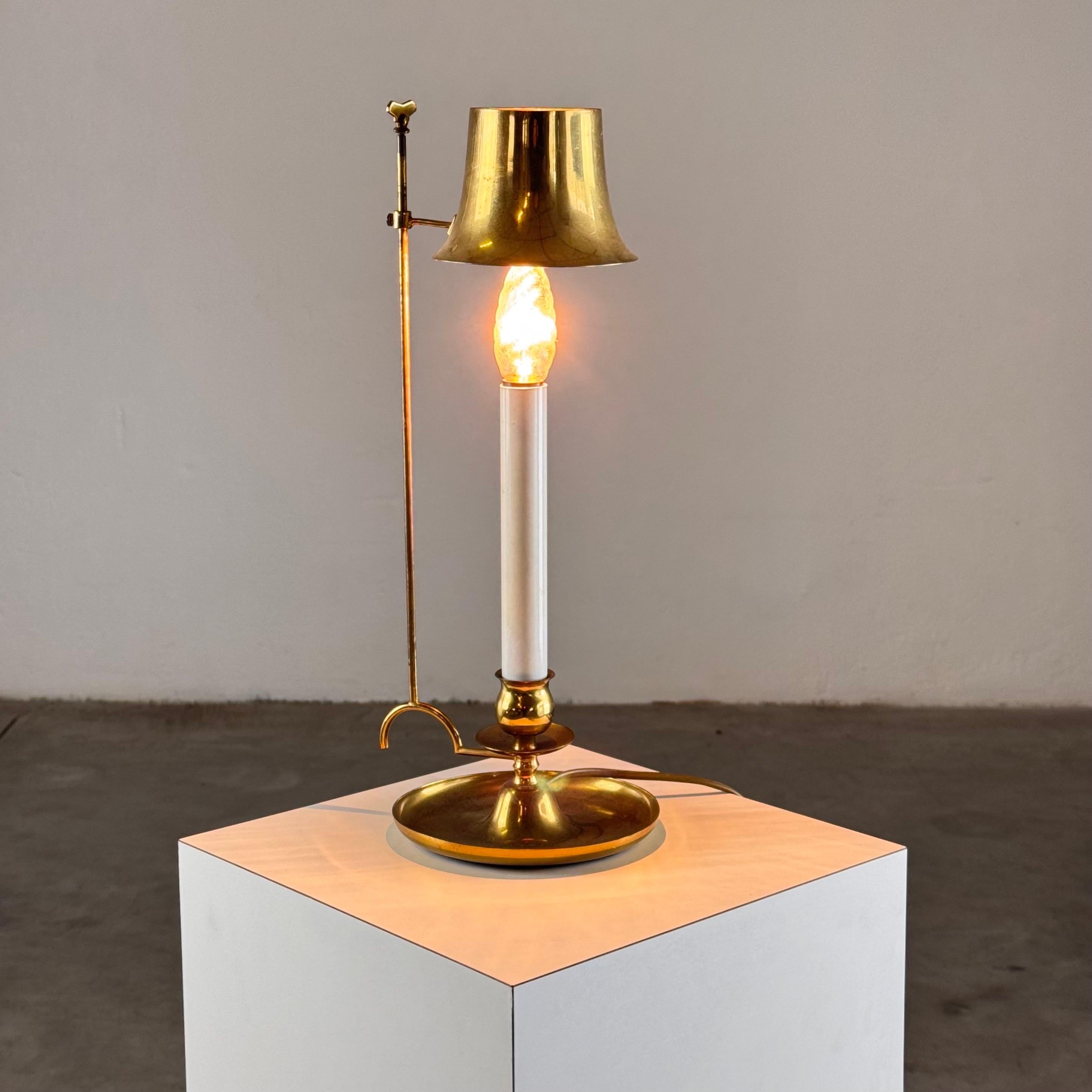 Elegant Bouillotte Table Lamp in Brass with Adjustable Shade, Italy, 1940s For Sale 8