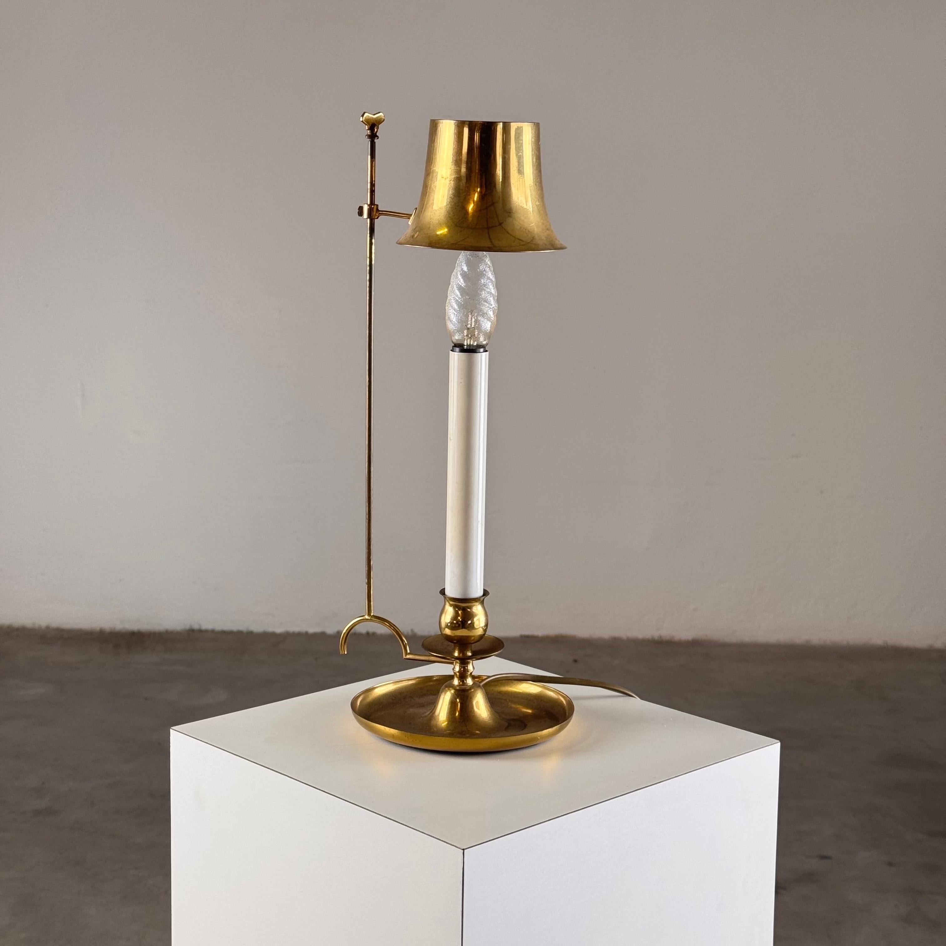 Elegant Bouillotte Table Lamp in Brass with Adjustable Shade, Italy, 1940s For Sale 9