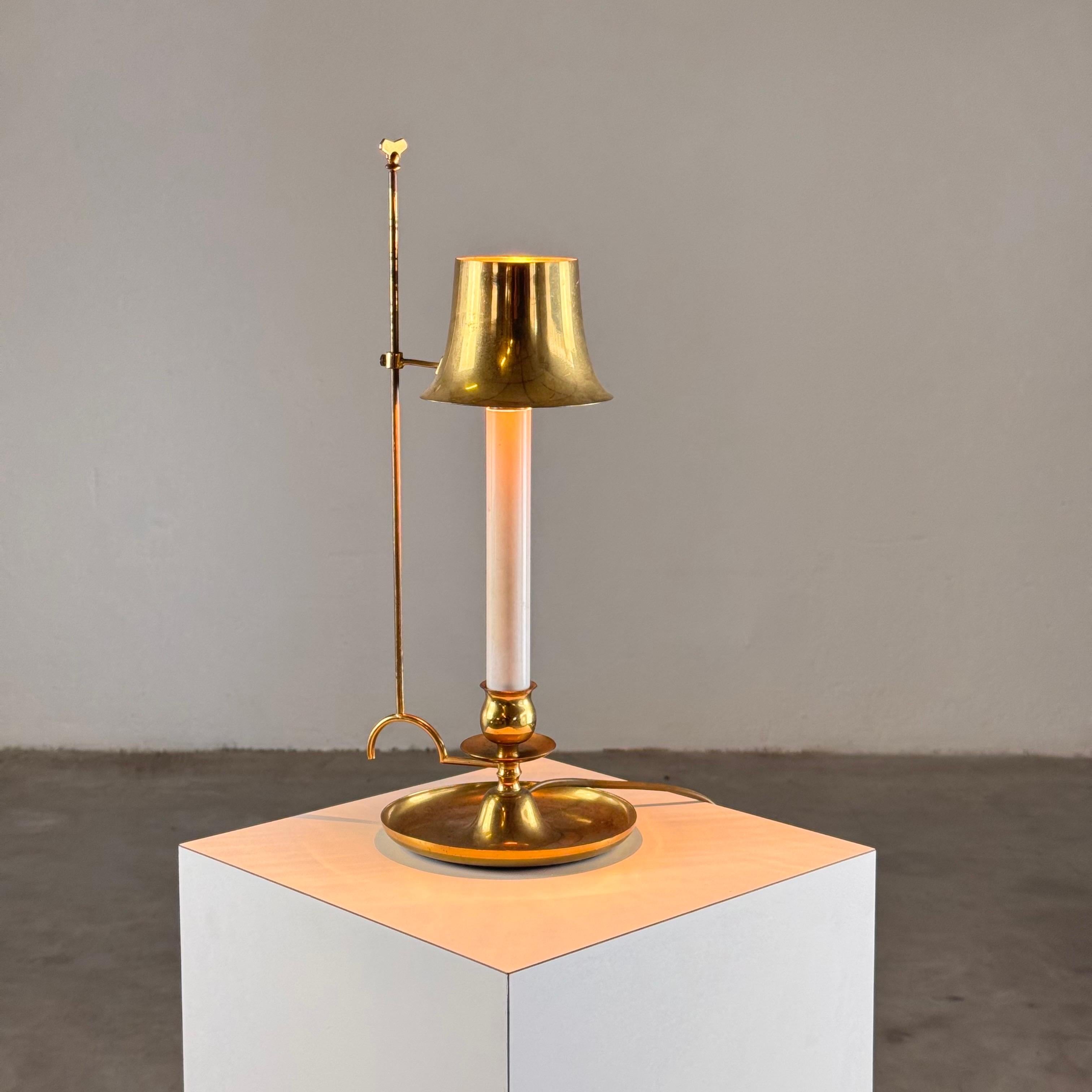A refined bouillotte table lamp from 1940s Italy, crafted in brass with a height-adjustable shade. Its design is minimal yet bold, embodying a perfect balance between elegance and functionality.

The warm, candle-like glow it emits creates an