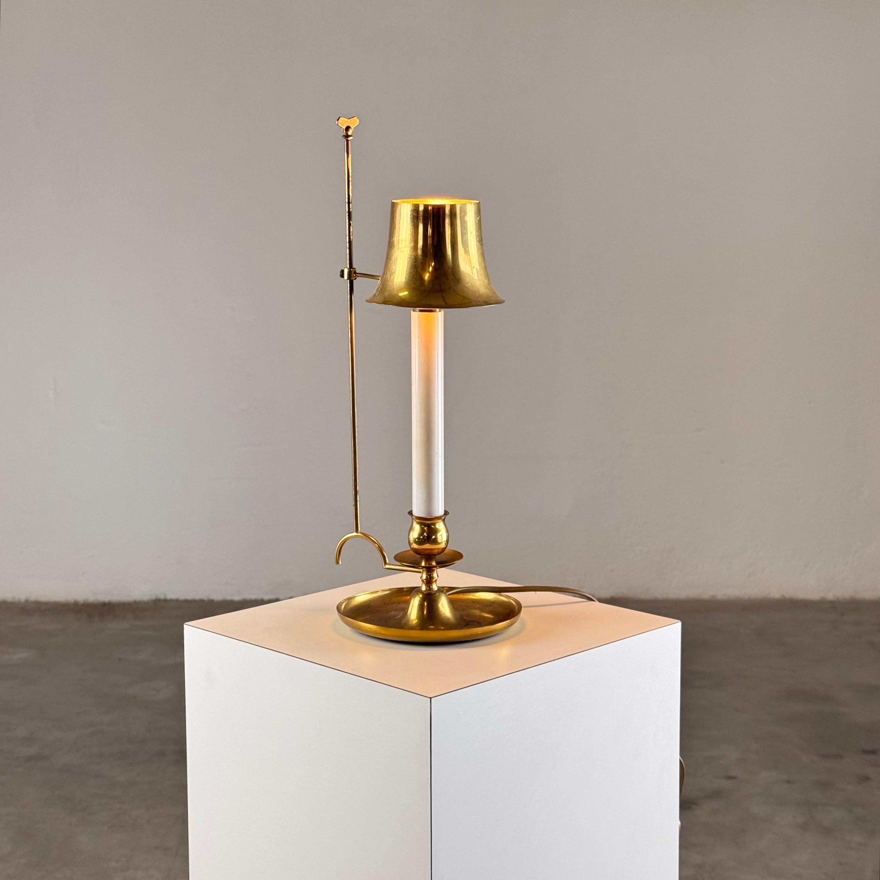 Mid-Century Modern Elegant Bouillotte Table Lamp in Brass with Adjustable Shade, Italy, 1940s For Sale