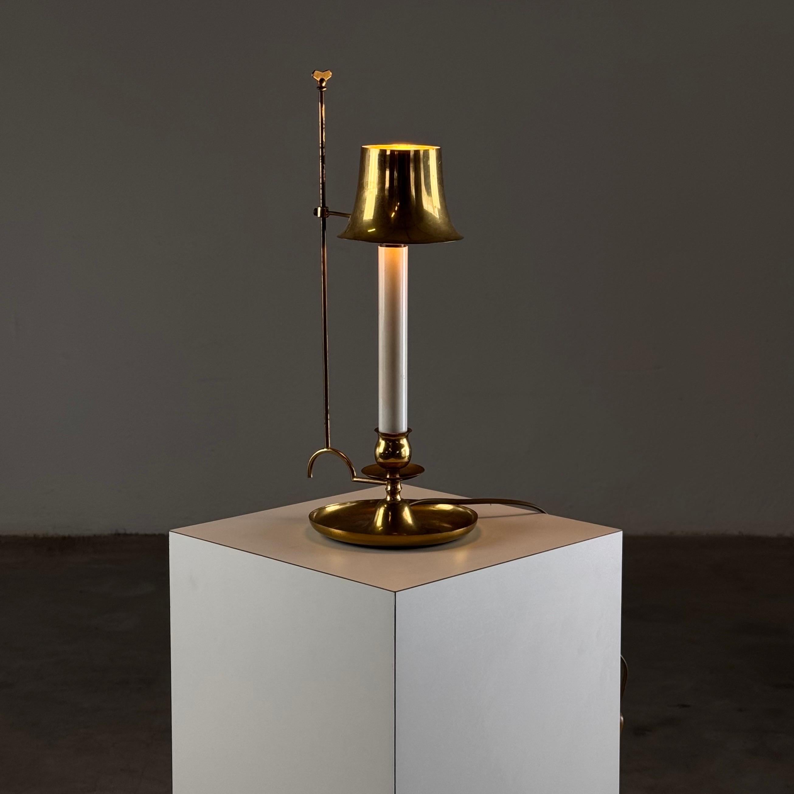 Italian Elegant Bouillotte Table Lamp in Brass with Adjustable Shade, Italy, 1940s For Sale