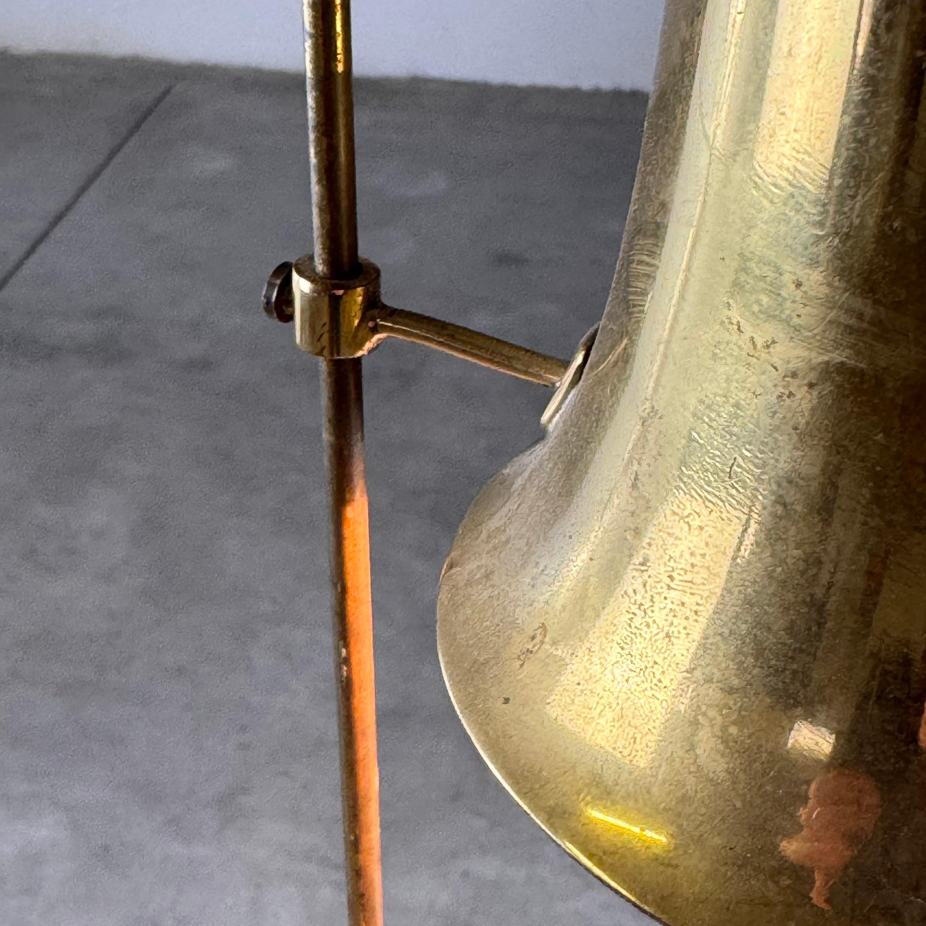 Mid-20th Century Elegant Bouillotte Table Lamp in Brass with Adjustable Shade, Italy, 1940s For Sale