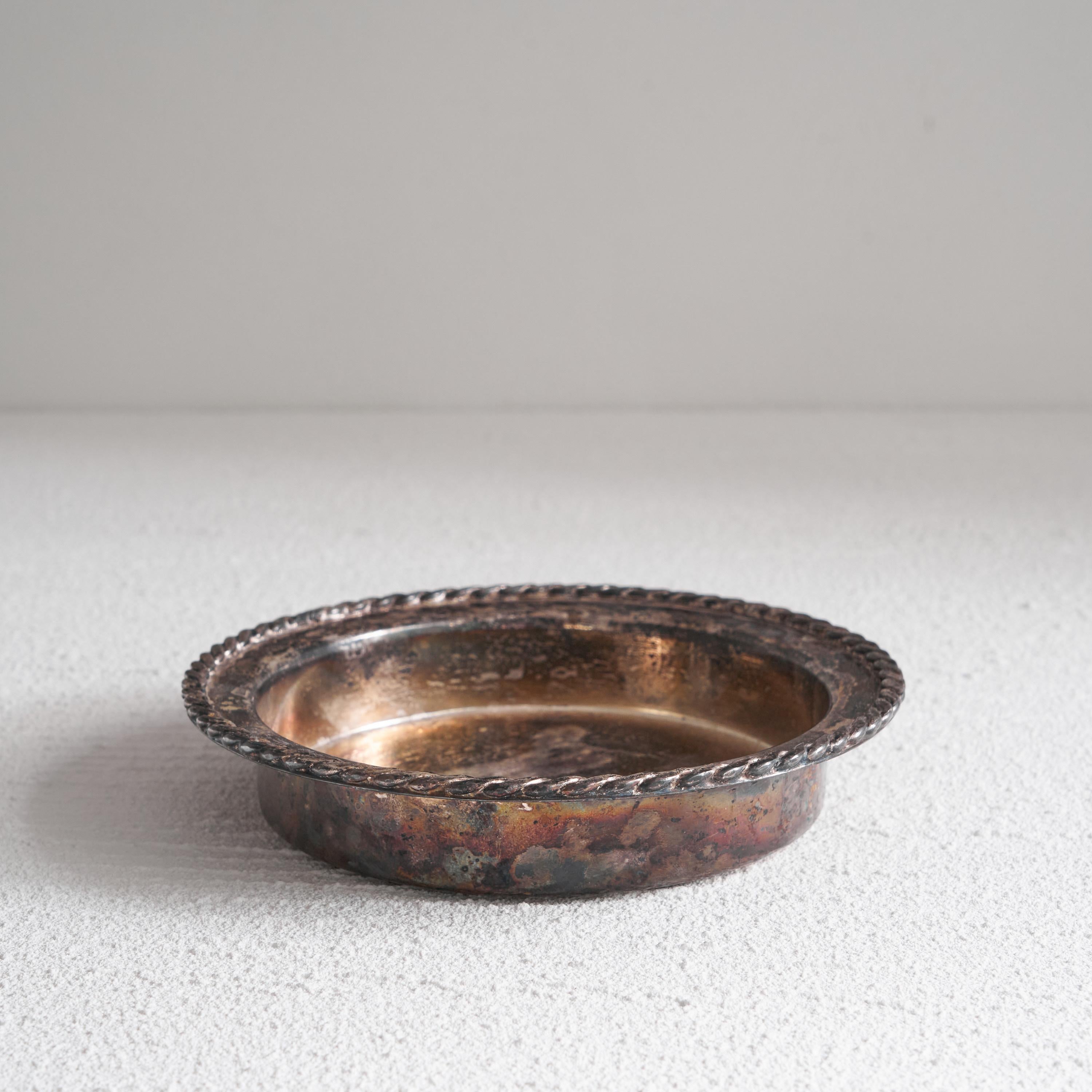 Mid-Century Modern Elegant Bowl in Patinated Silver Signed Kisho For Sale