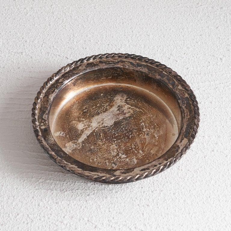 Elegante ciotola in argento patinato firmata Kisho Giappone metà del XX secolo In condizioni buone in vendita a Meer, VAN