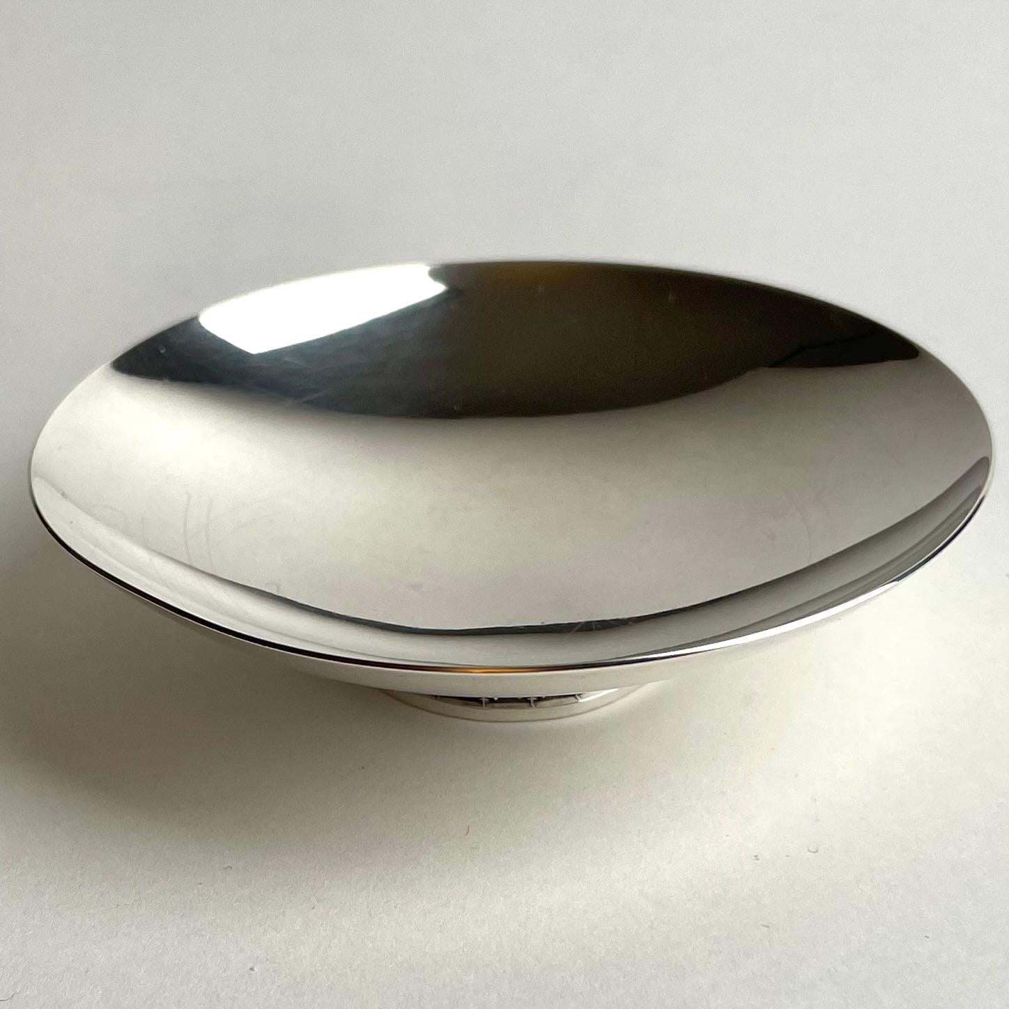 Elegante cuenco de plata de ley de Erik Fleming del Atelier Borgila de 1951 Sueco en venta