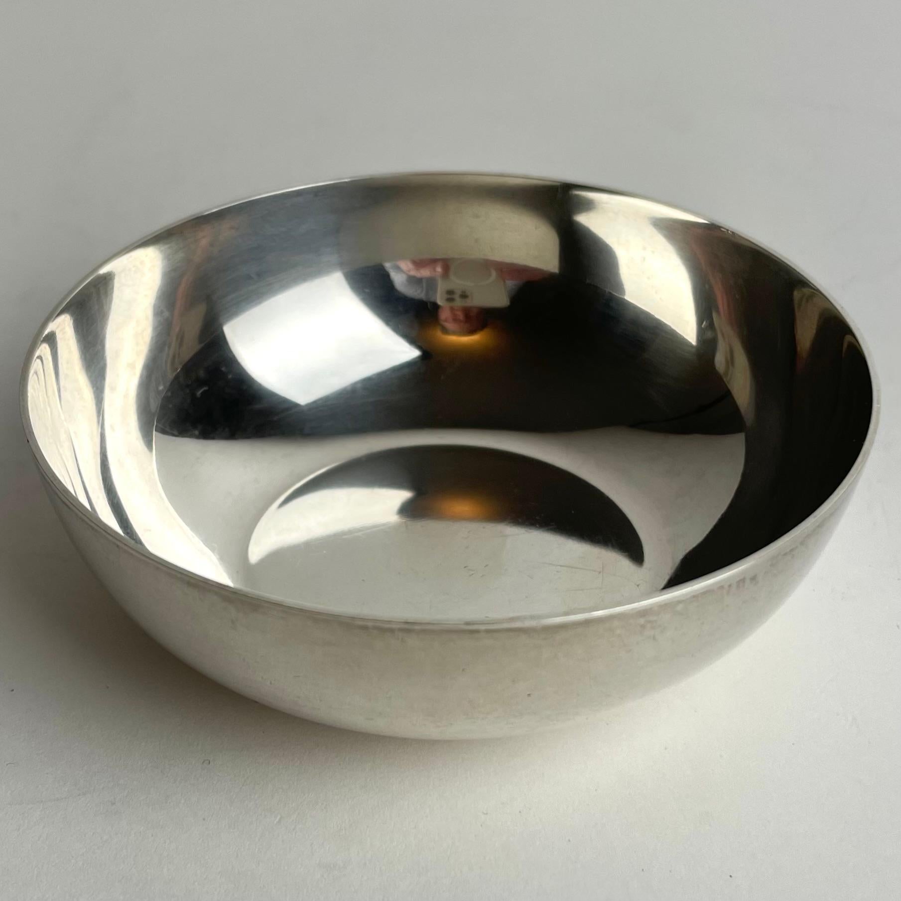 Elegante cuenco de plata de ley de Erik Fleming del Atelier Borgila en 1954 Moderno de mediados de siglo en venta
