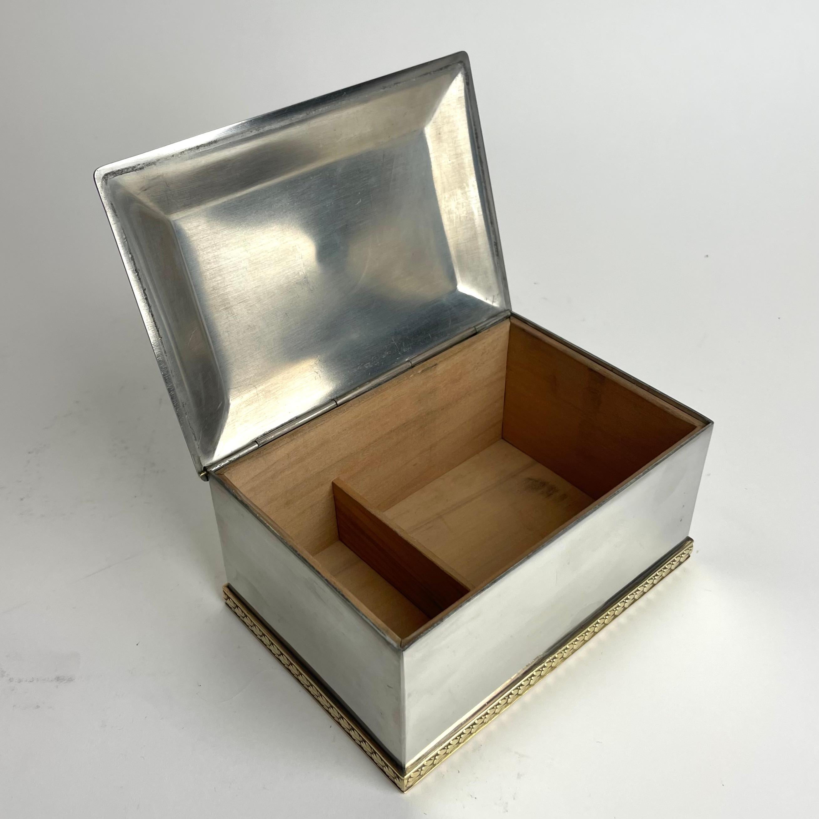 Elegante caja de peltre y latón en Gracia sueca de GAB de 1937 en venta 3