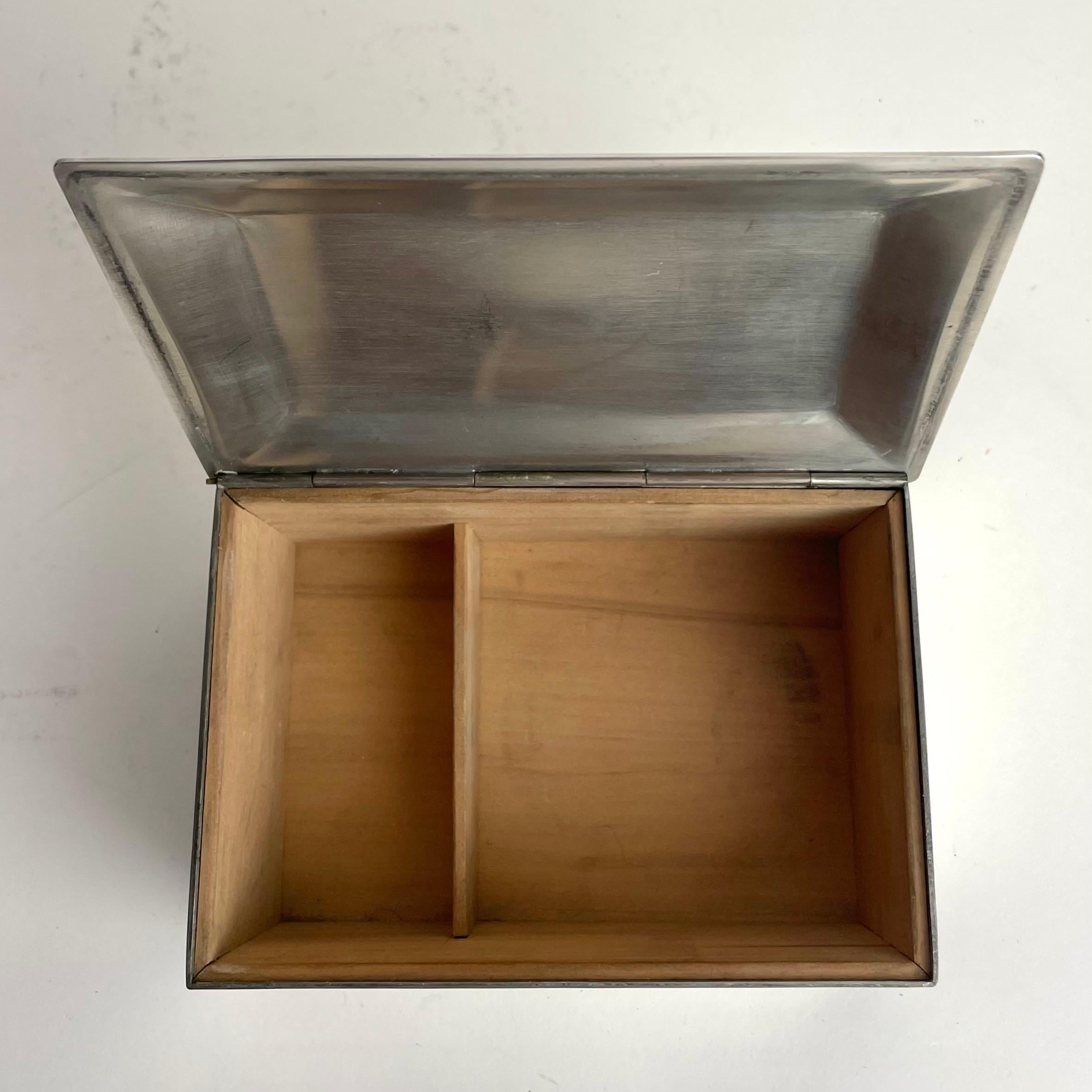 Elegante caja de peltre y latón en Gracia sueca de GAB de 1937 en venta 4