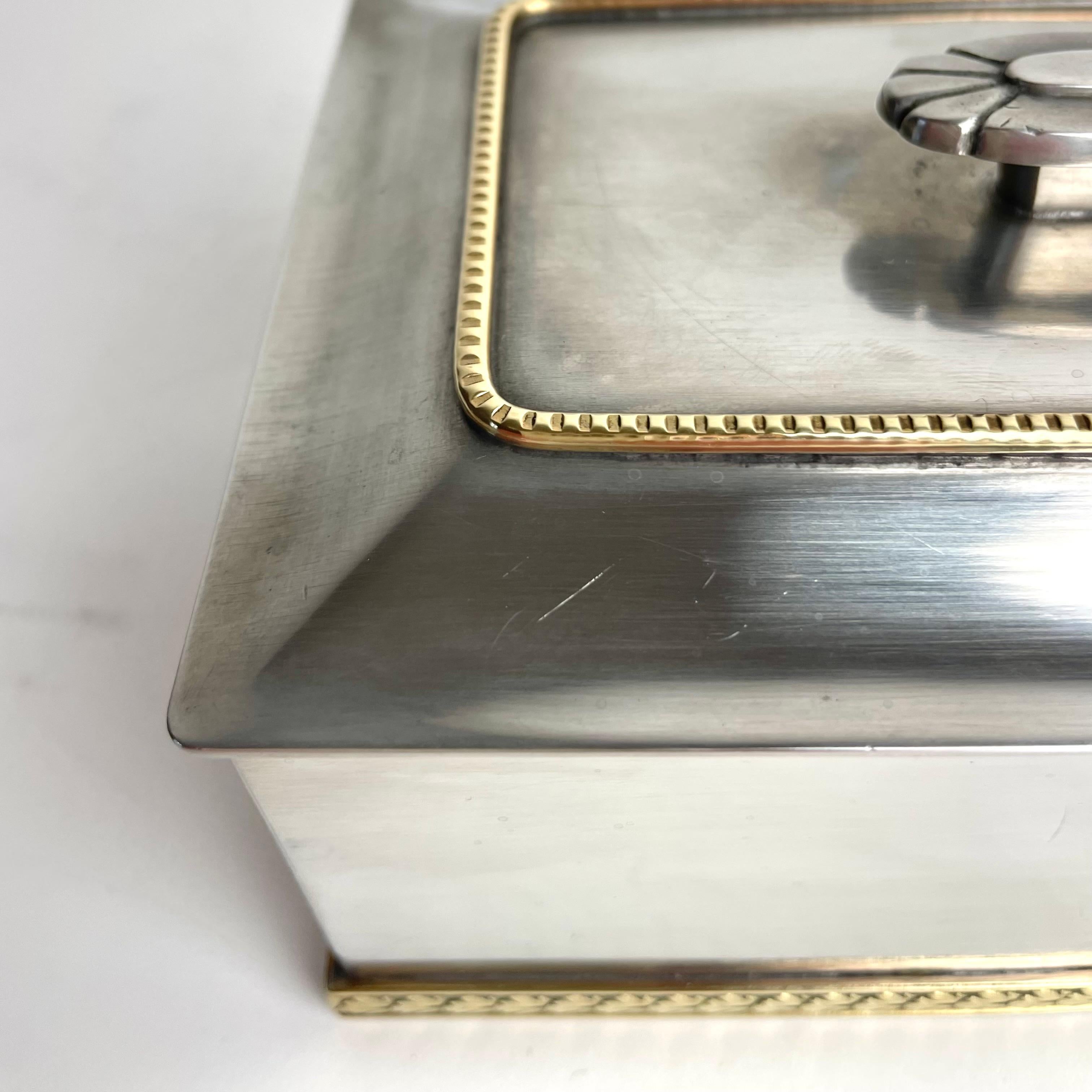 Elegante caja de peltre y latón en Gracia sueca de GAB de 1937 en venta 1