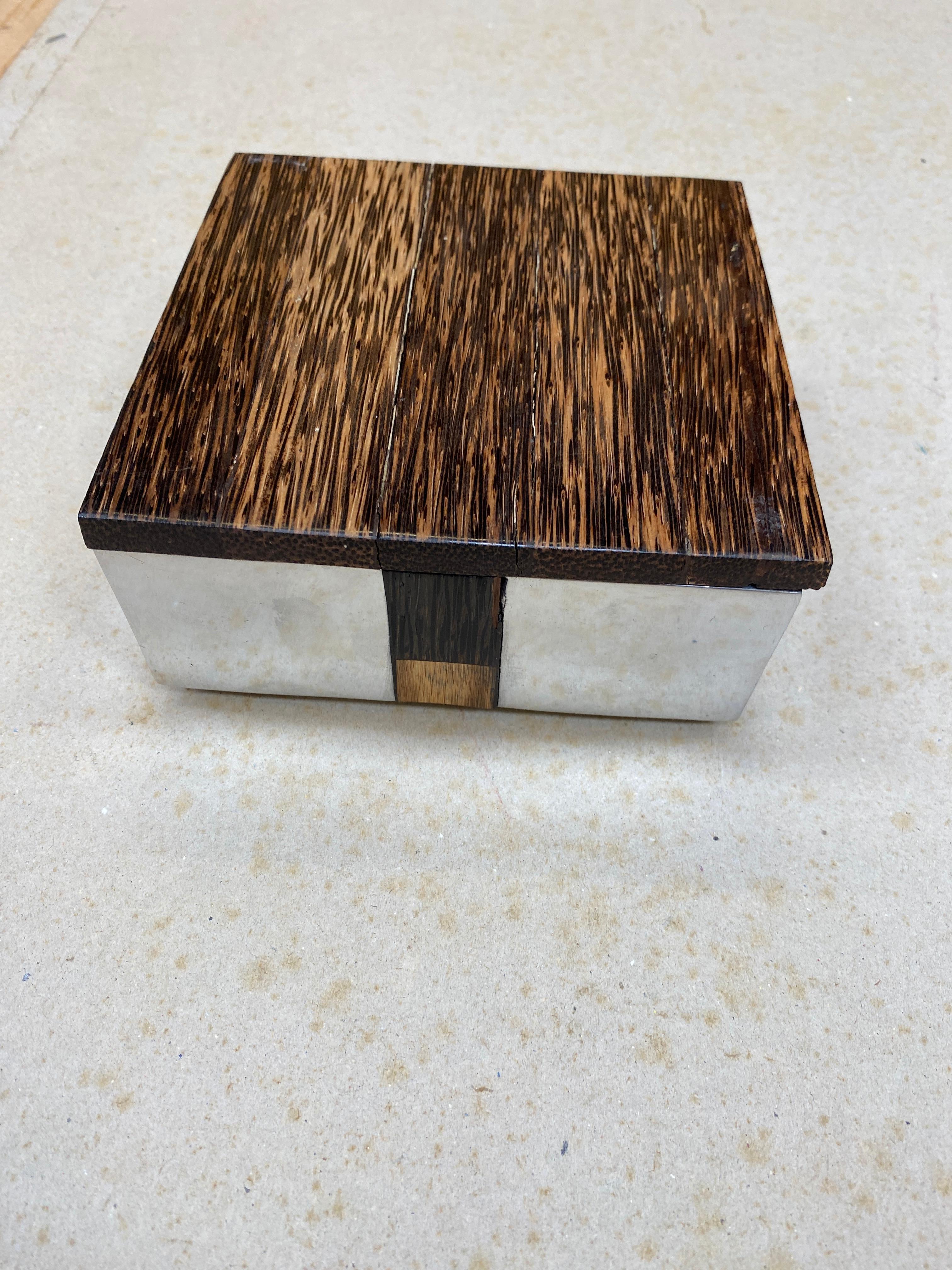 Mid-Century Modern Elegant Box in Polished Cast Aluminum and Palm Wood, circa 1970 For Sale