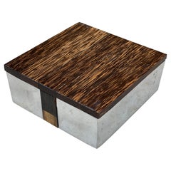 Elegante caja de aluminio fundido pulido y madera de palma, hacia 1970