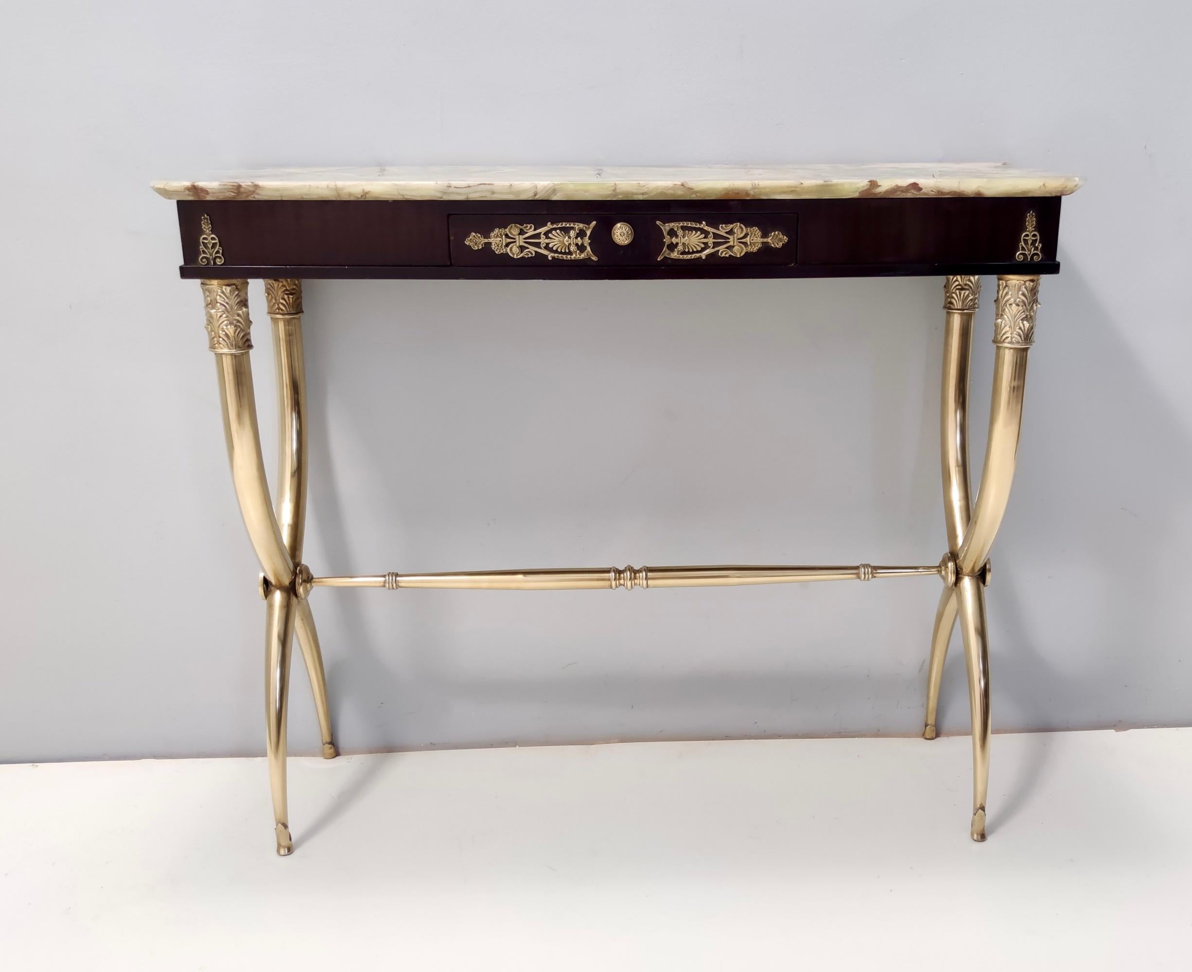 Mid-20th Century Vintage Brass and Walnut Console with an Onyx Top Ascribable to T. Buzzi, Italy